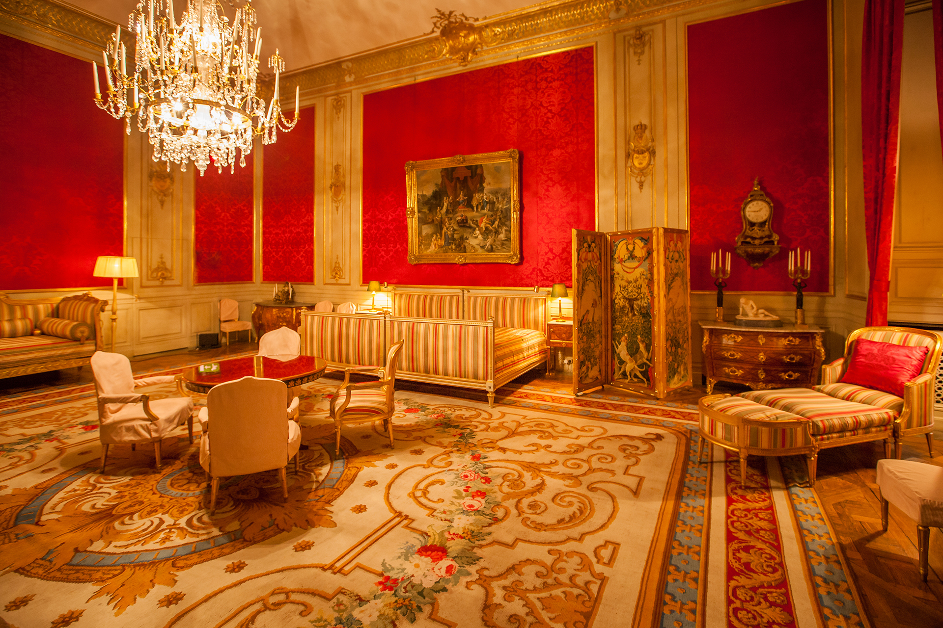 El palacio tiene 609 habitaciones y es uno de los mayores palacios reales del mundo que sigue en uso con su propósito original