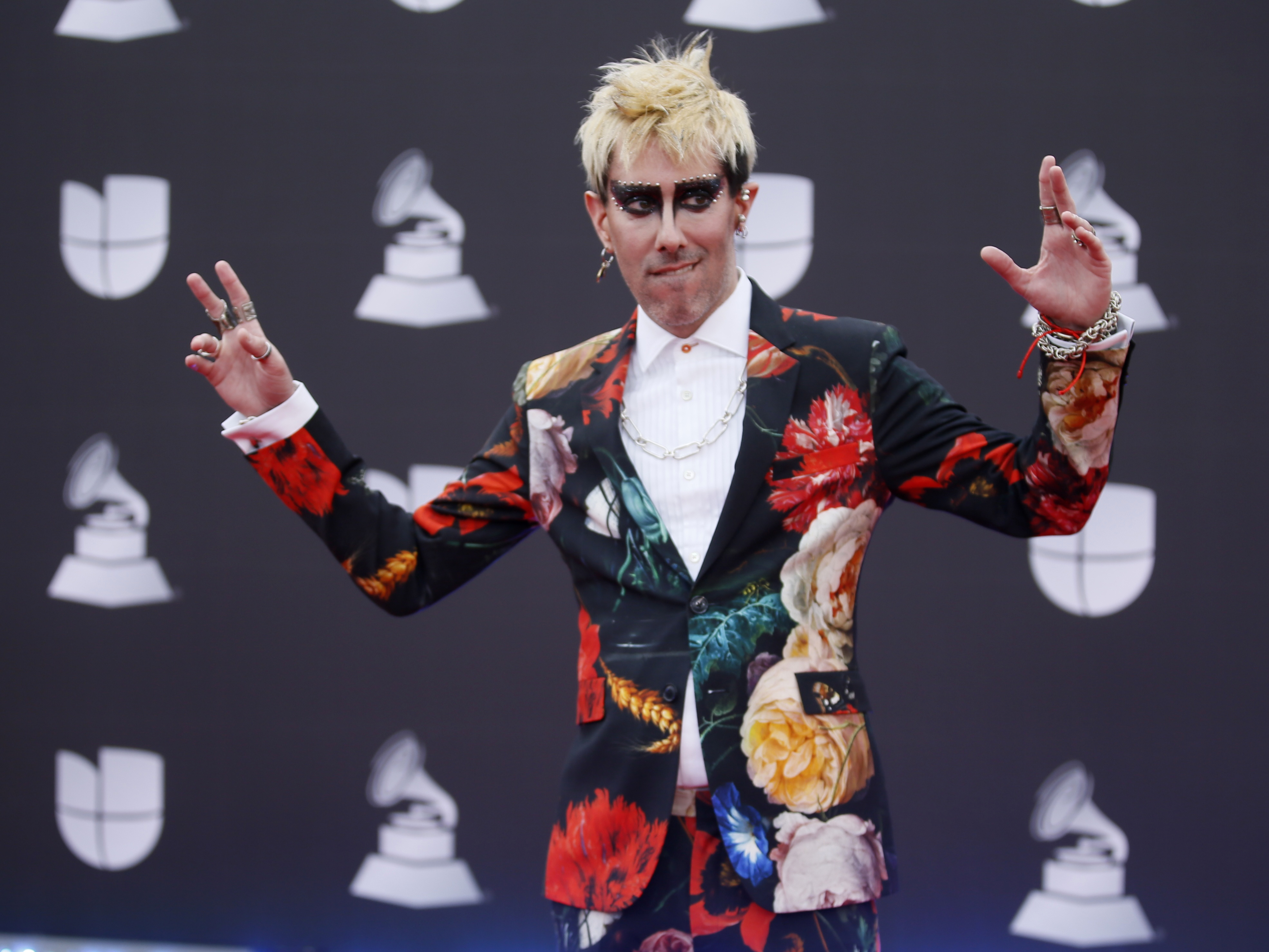Enrique Campos, nacido en Buenos Aires, estuvo nominado al Grammy Latino a Mejor álbum de Tango con su primer trabajo,