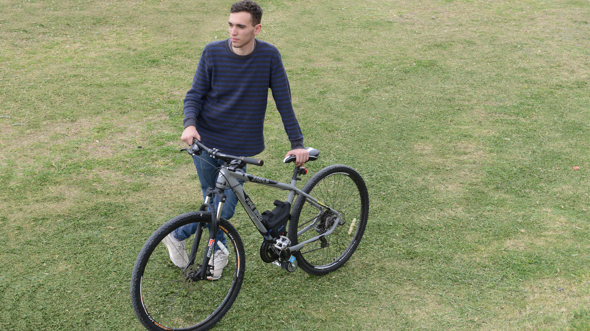 Adrián Glat, fundador de Aston Rider y creador de un dispositivo que convierte cualquier bicicleta en un rodado eléctrico. Foto: Fernando Calzada.