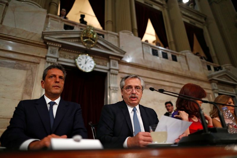 Presidente argentino, Alberto Fernández, se dirige al Congreso argentino en la apertura de las sesiones ordinadiras, en Buenos Aires, Argentina Marzo 1, 2020. REUTERS/Agustin Marcarian
