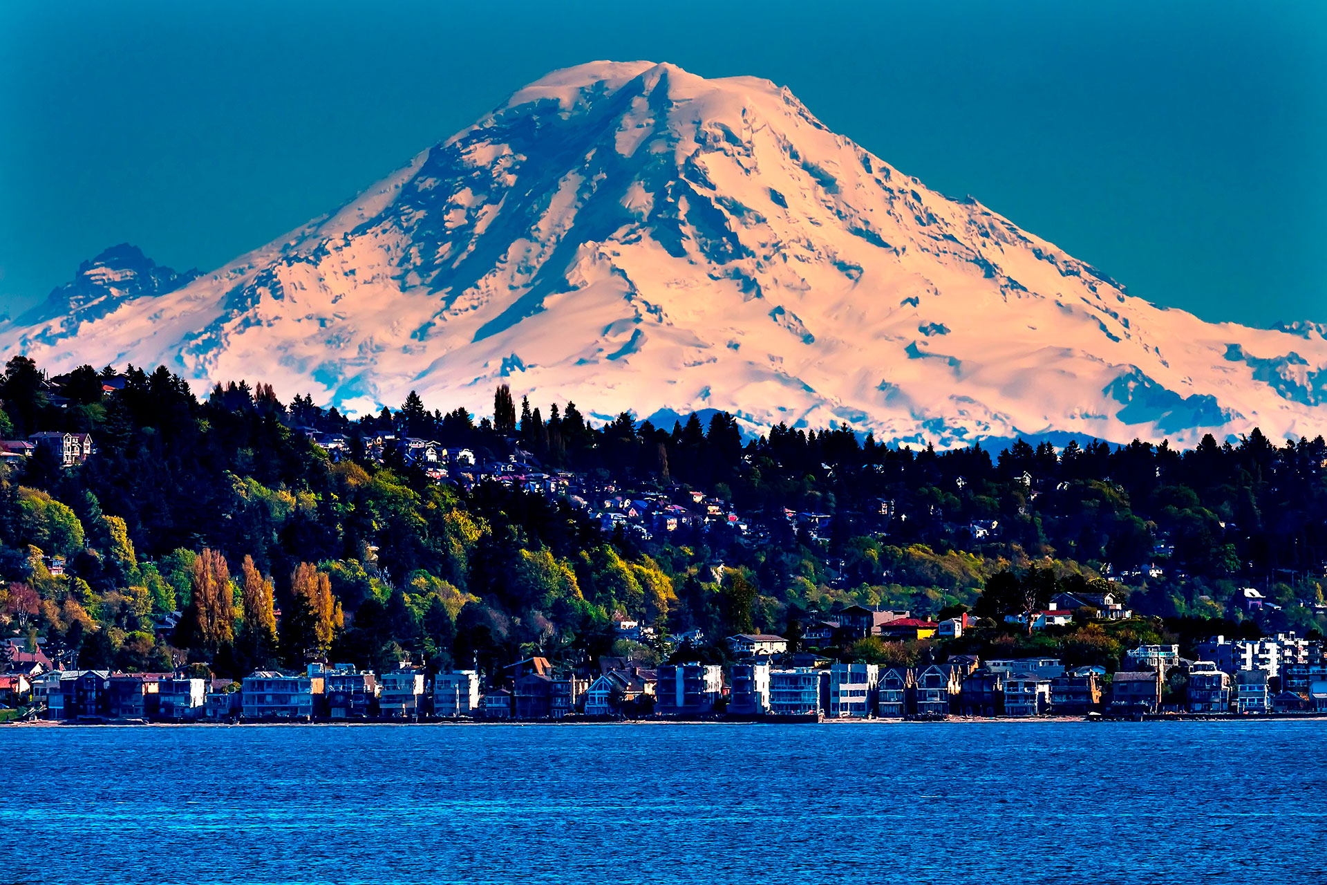 MONTE RAINIER - ESTADOS UNIDOS: Es un estratovolcán localizado en Pierce, condado ubicado al sureste de Seattle, Washington