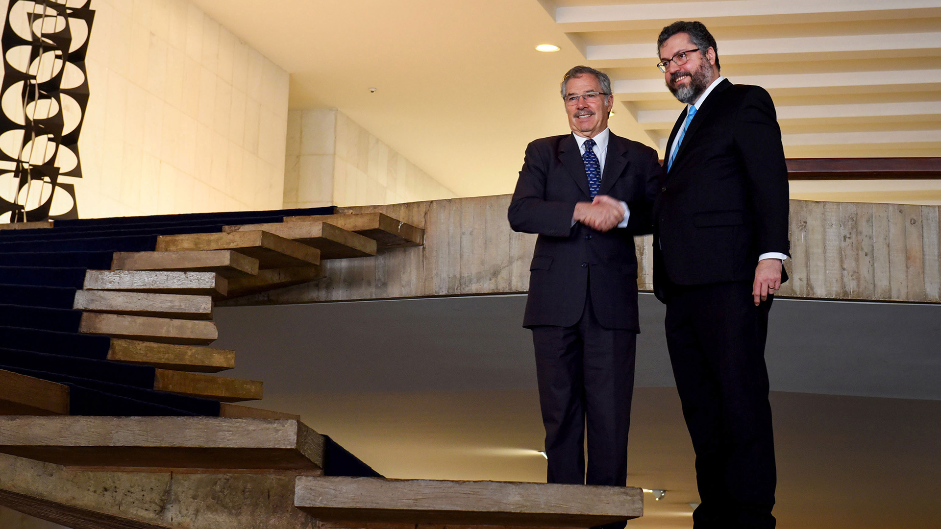 El canciller, Felipe Solá, junto a su par de Brasil, Ernesto Araújo (Crédito: Cancillería)