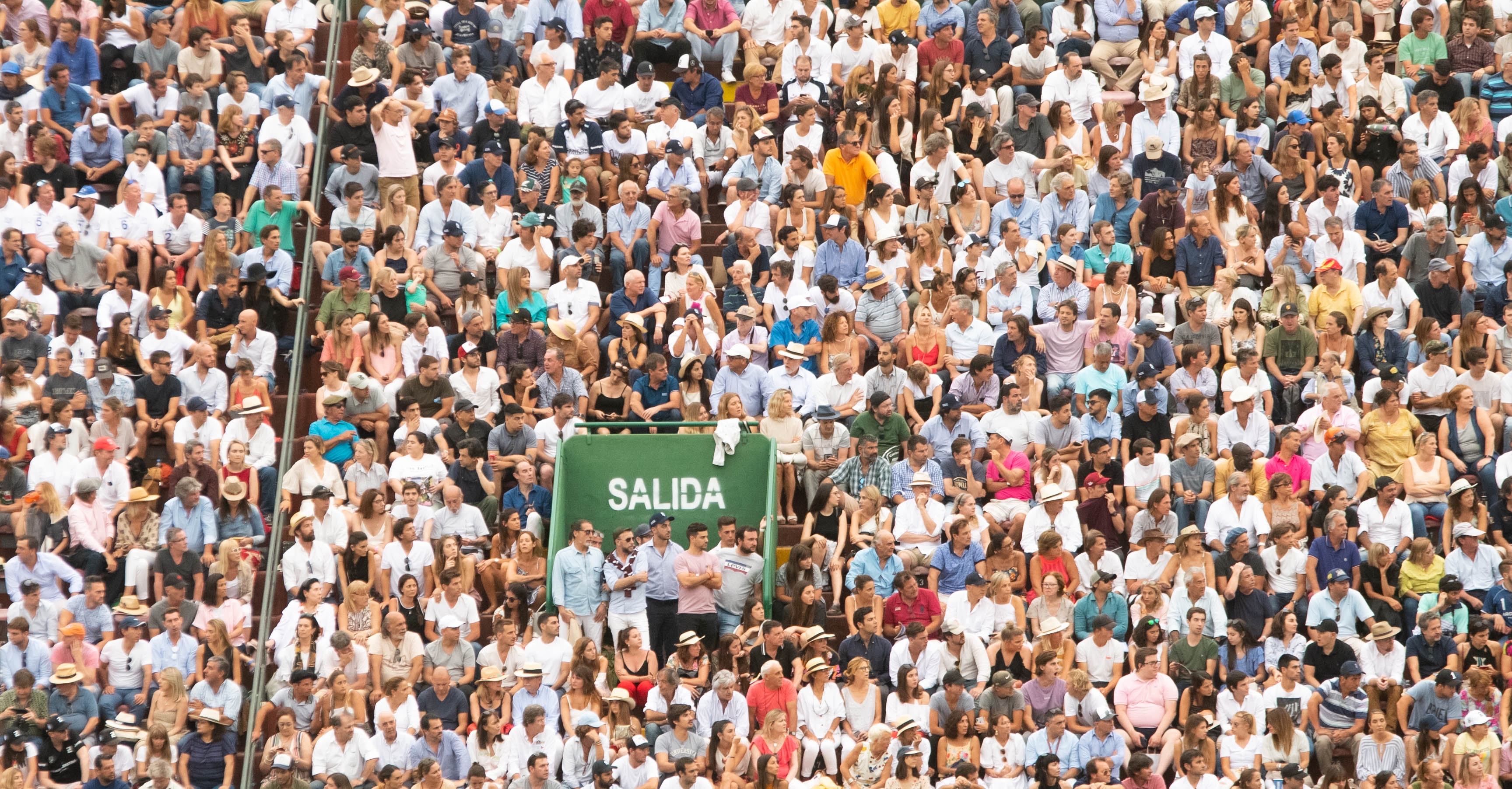La final entre La Dolfina y Ellerstina se disputó ante una cancha colmada de asistentes, que alentaron a sus equipos de polo favoritos