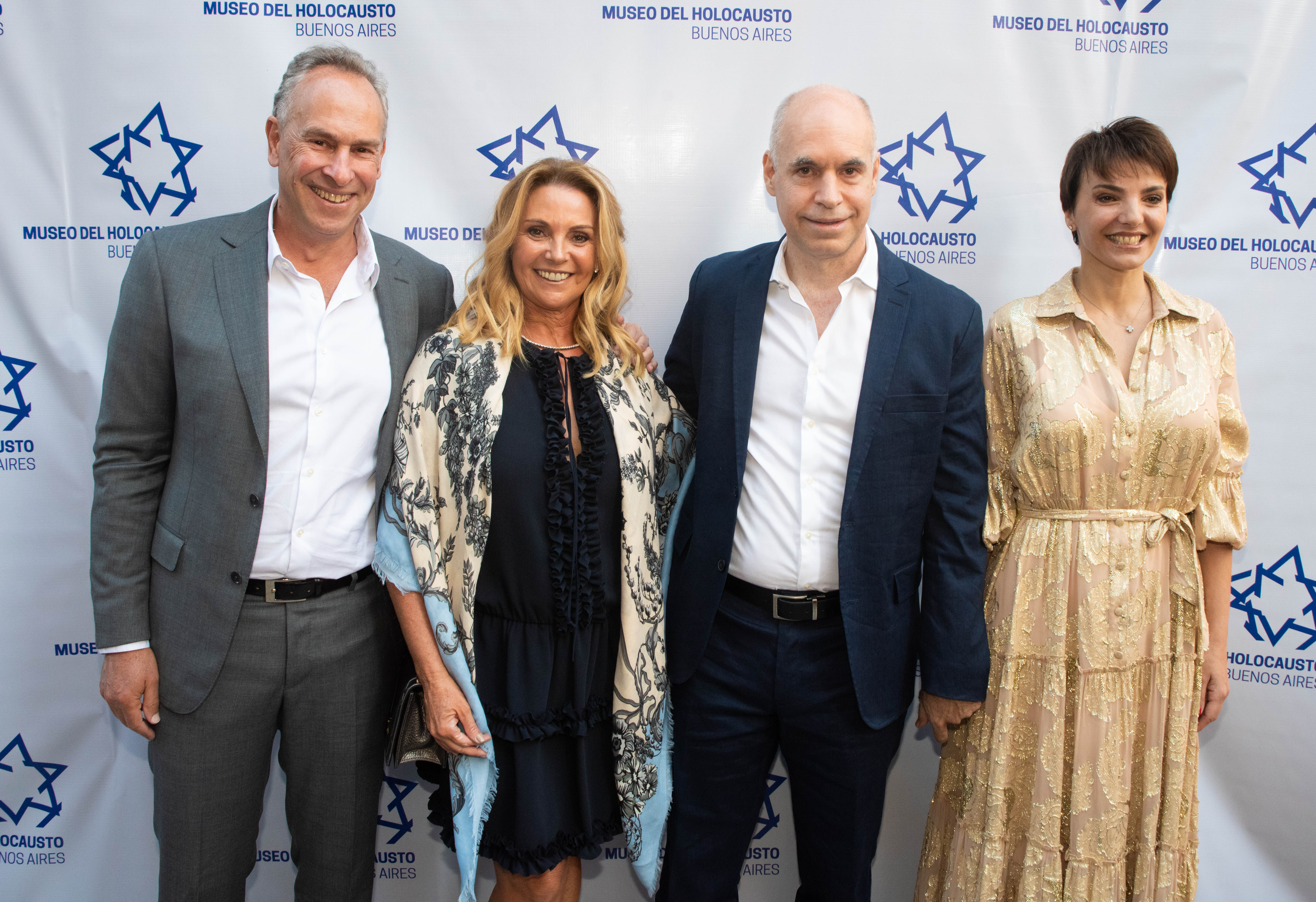 El presidente del Museo del Holocausto, Marcelo Mindlin y su mujer, Mariana, el jefe de Gobierno porteño, Horacio Rodríguez Larreta y Barbara Diez