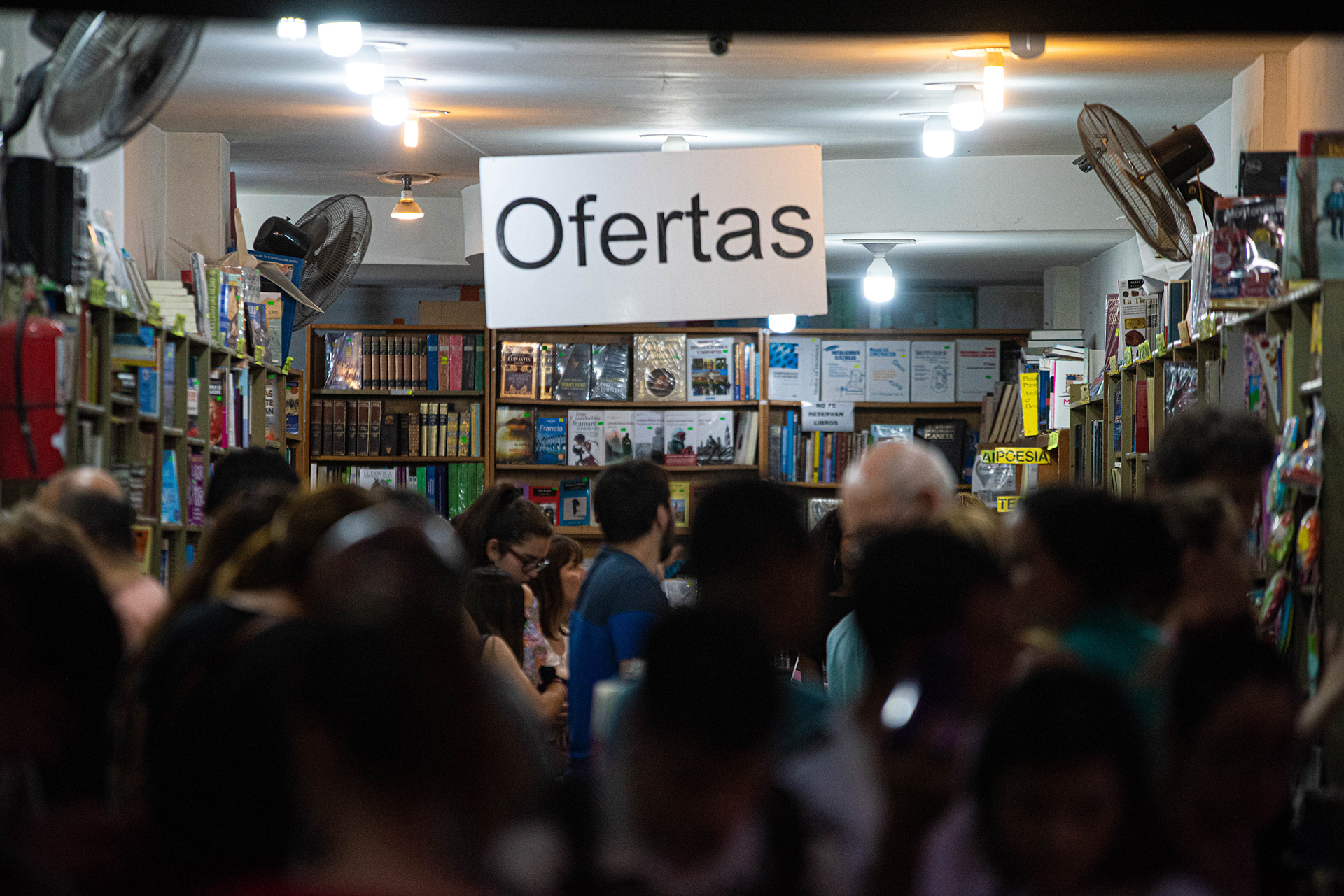 Los locales exhibieron sus ofertas al público.