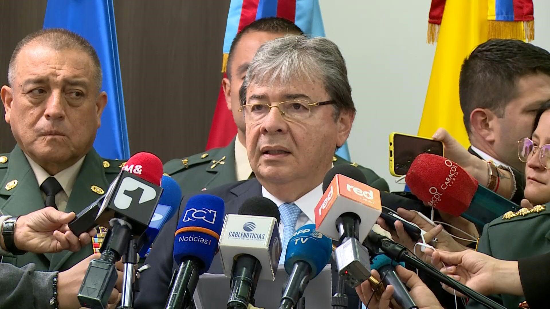 El gobierno colombiano de Iván Duque afirmó el lunes que desconocía que militares estuvieran realizando escuchas ilegales a políticos, periodistas y jueces, y pidió sanciones ejemplares contra los uniformados que sean hallados responsables por la justicia.