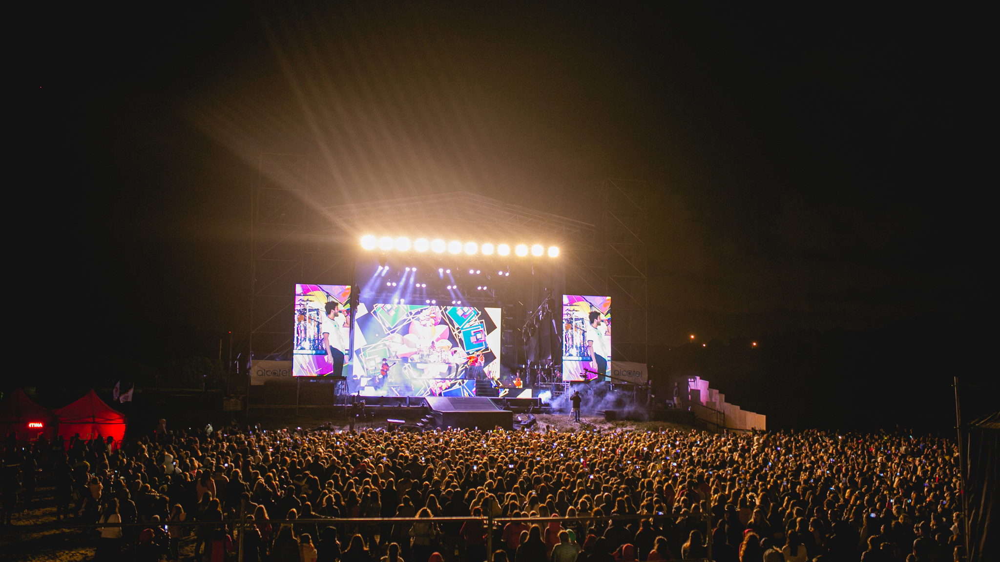 Sebastián Yatra en el Auditorio Playa del balneario Helena Beach de Mar del Plata