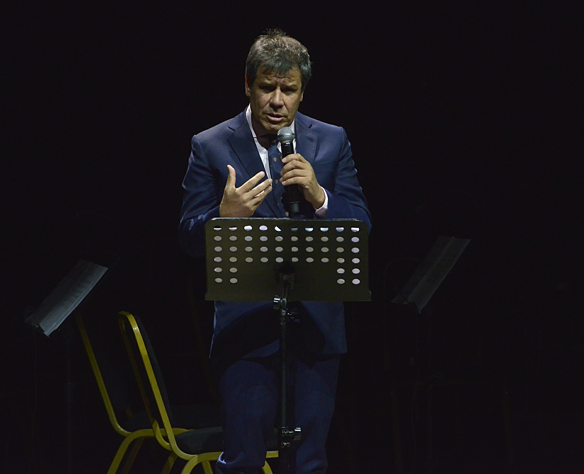 “Estoy convencido de que una sociedad comprometida y solidaria puede hacer grandes cosas. Les agradezco a todos los presentes en esta noche, porque es el comienzo de algo grande: un país basado en la ciencia y el conocimiento para lograr, de una vez y para siempre, una Argentina desarrollada e igualitaria