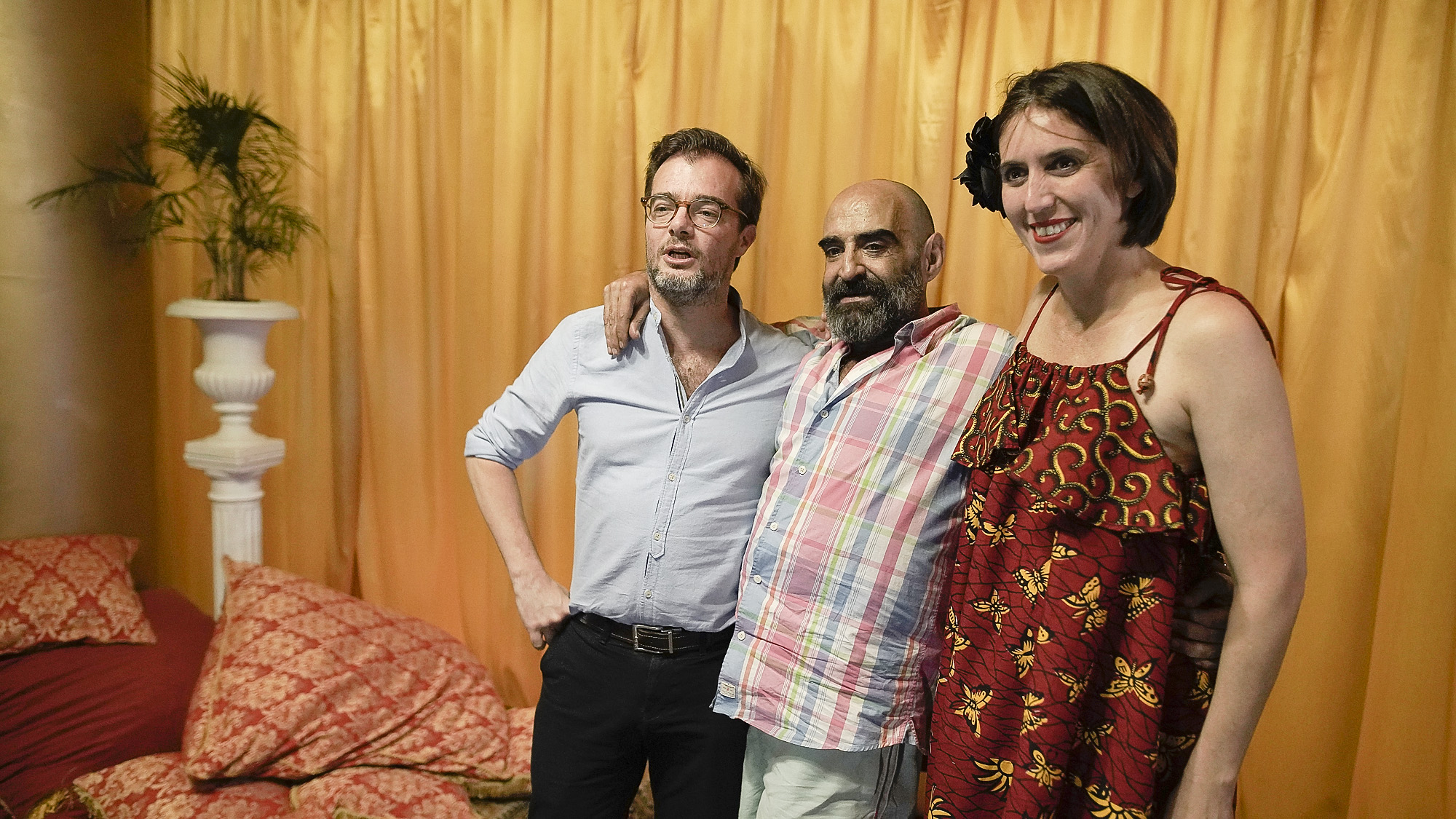 Enrique Avogadro, ministro de Cultura porteño, junto al artista Sergio de Loof y a la directora del Museo de Arte Moderno de Buenos Aires, Victoria Noorthoorn.