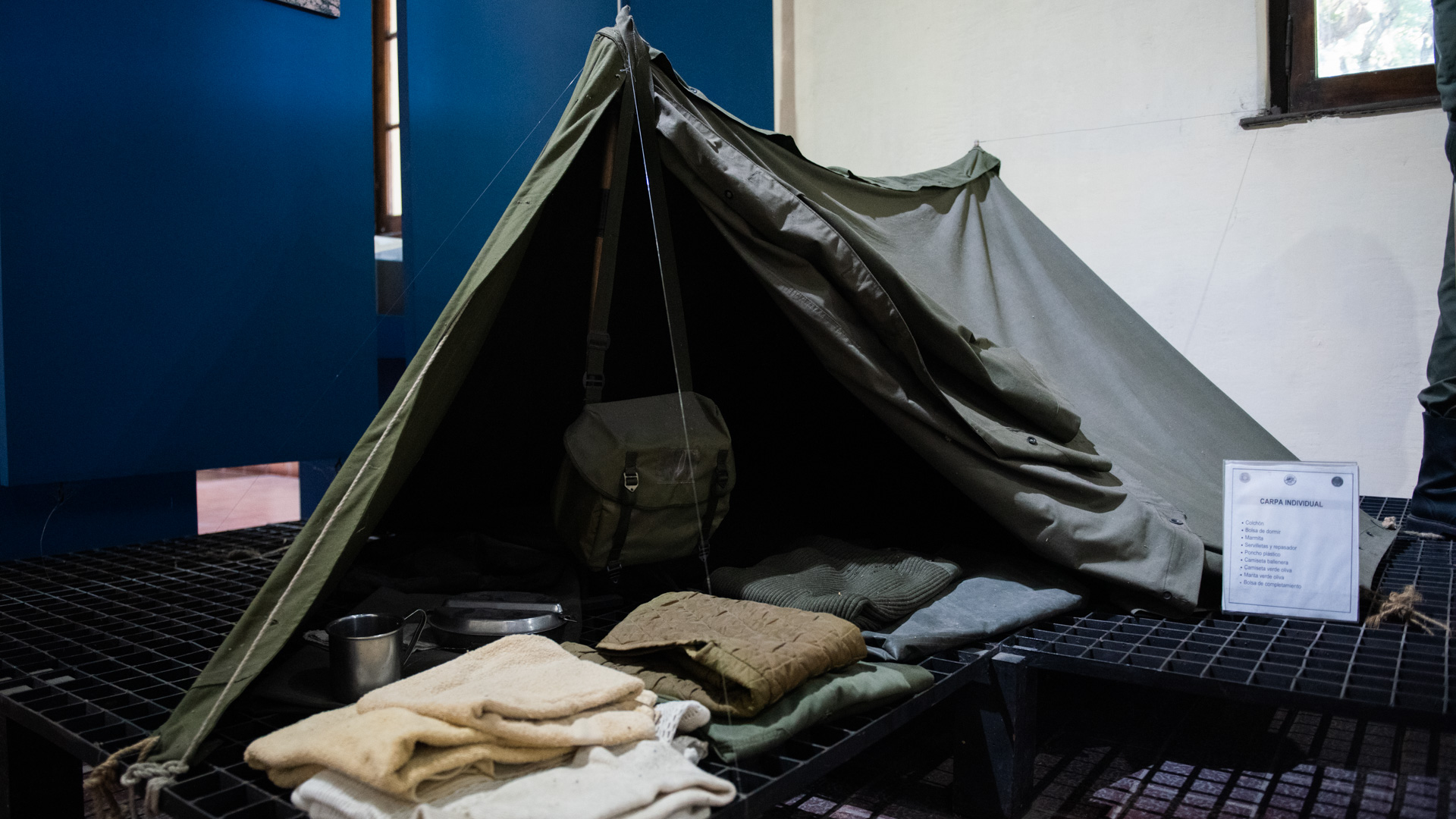 Tienda de campaña utilizada por los miembros del Ejército Argentino desplegados en las Islas Malvinas durante el conflicto bélico