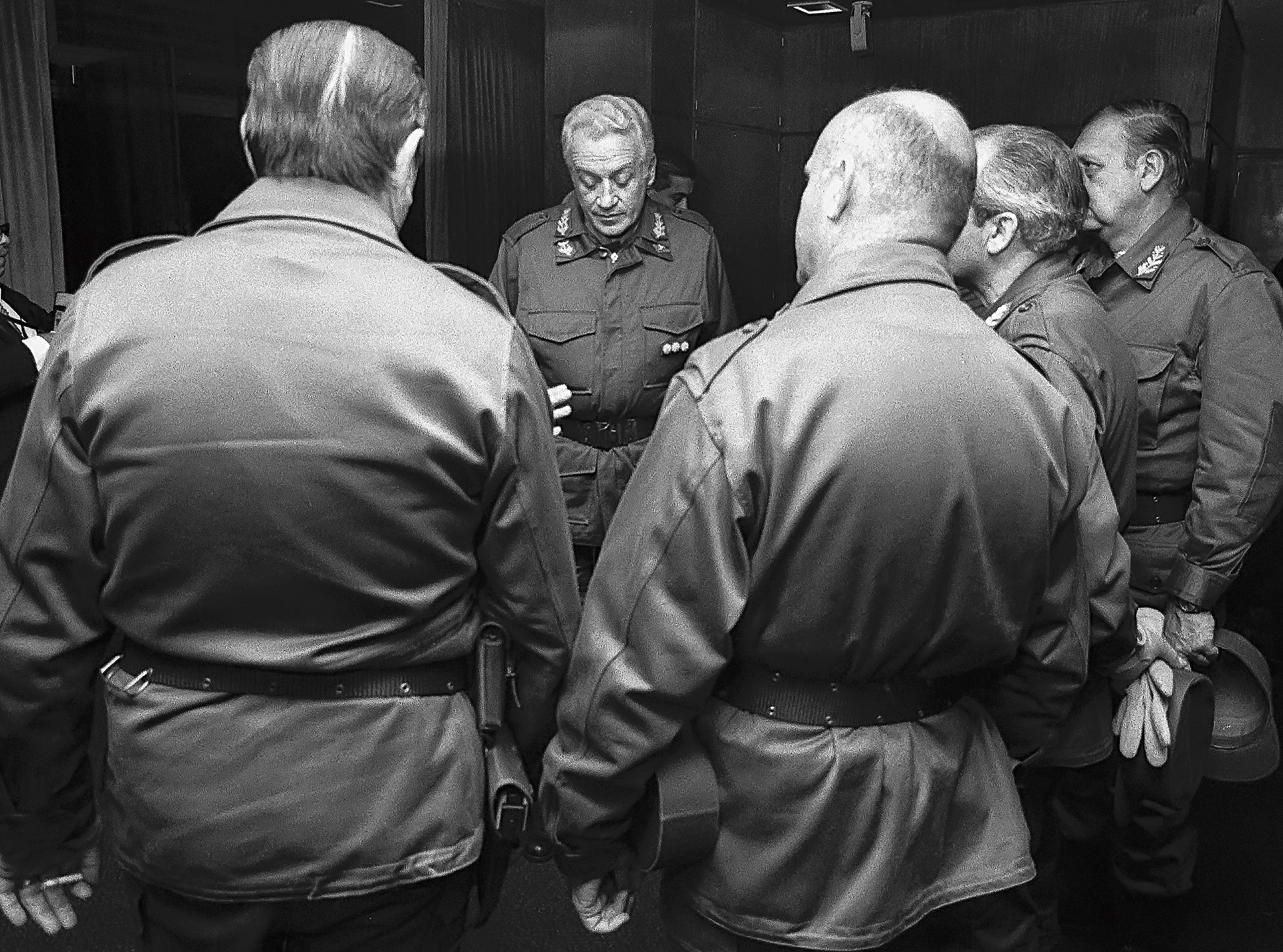 Las reuniones militares durante el conflicto de Malvinas (Víctor Bugge)