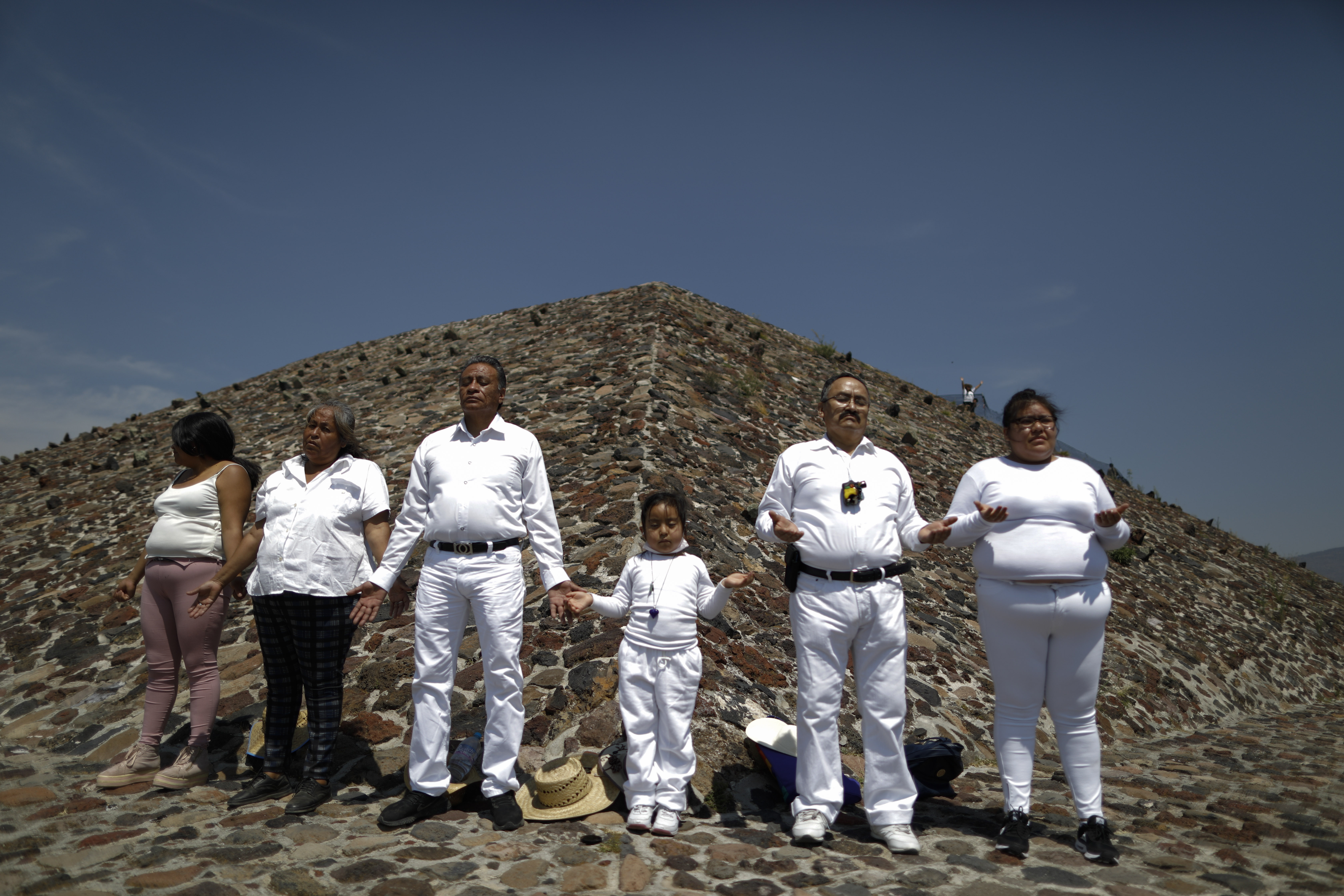 La familia Martínez de Puebla celebra el equinoccio de primavera.
