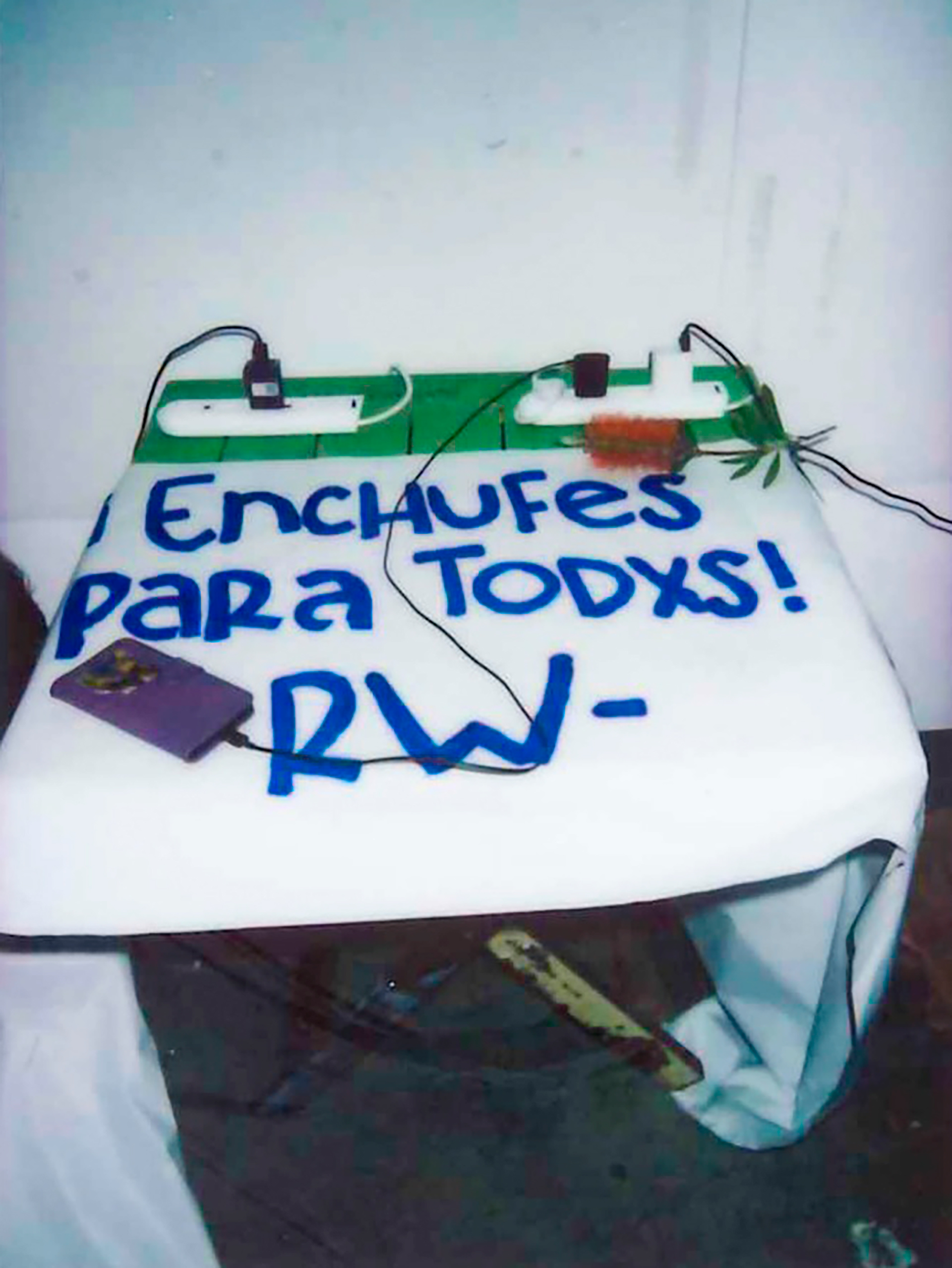 Un cartel con palabra de género neutro "todxs" en el Encuentro Nacional de Las Mujeres.