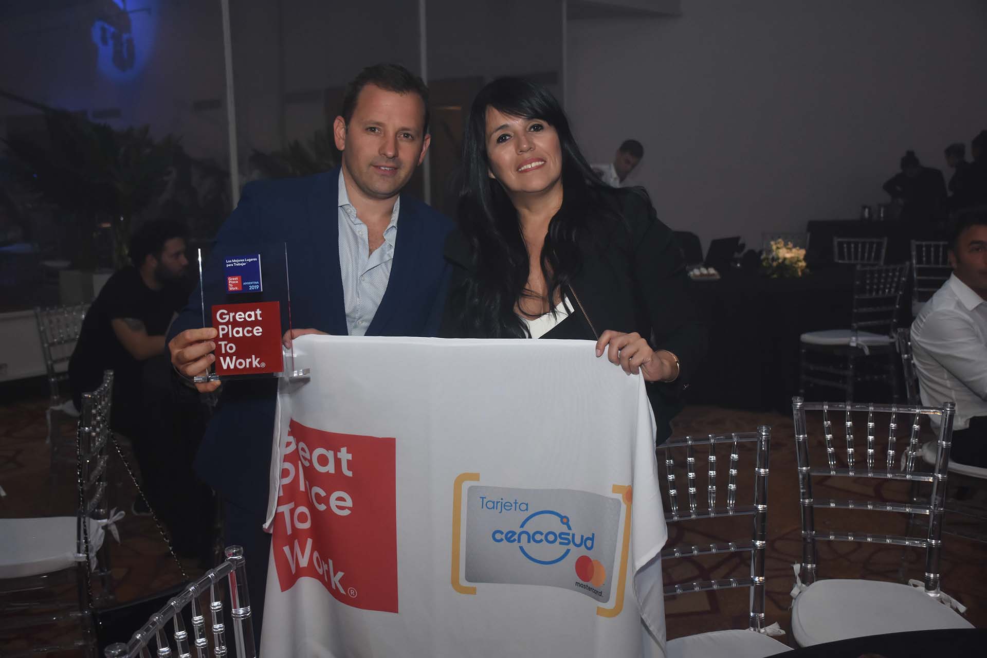 Laura Mesías, gerente de operaciones y sistemas de Cencosud y Jorge Morral, jefe de administración y finanzas de Cencosud, una de las empresas distinguidas en la premiación