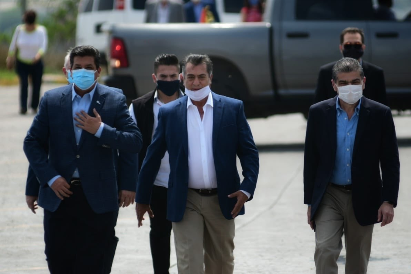 Los gobernadores Francisco García Cabeza de Vaca, de Tamaulipas; Jaime Rodríguez, de Nuevo León y Miguel Ángel Riquelme, de Coahuila anunciaron un plan de reactiviación económica Foto: @mrikelme