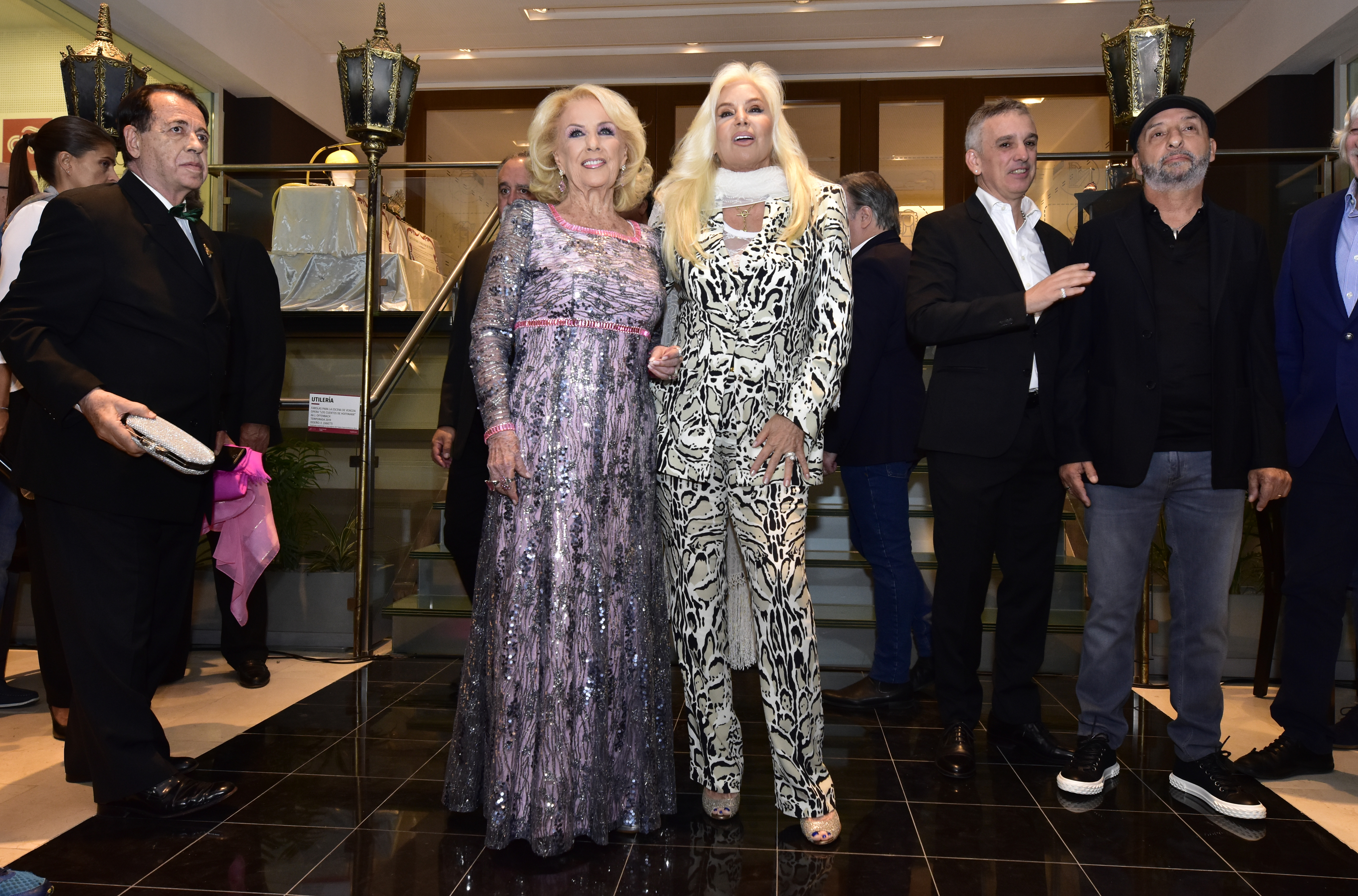 Susana Giménez ingresó al nuevo Tronador a las 19.32 y se encontró con su amiga Mirtha Legrand (Fotos: Christian Heit/Teleshow)