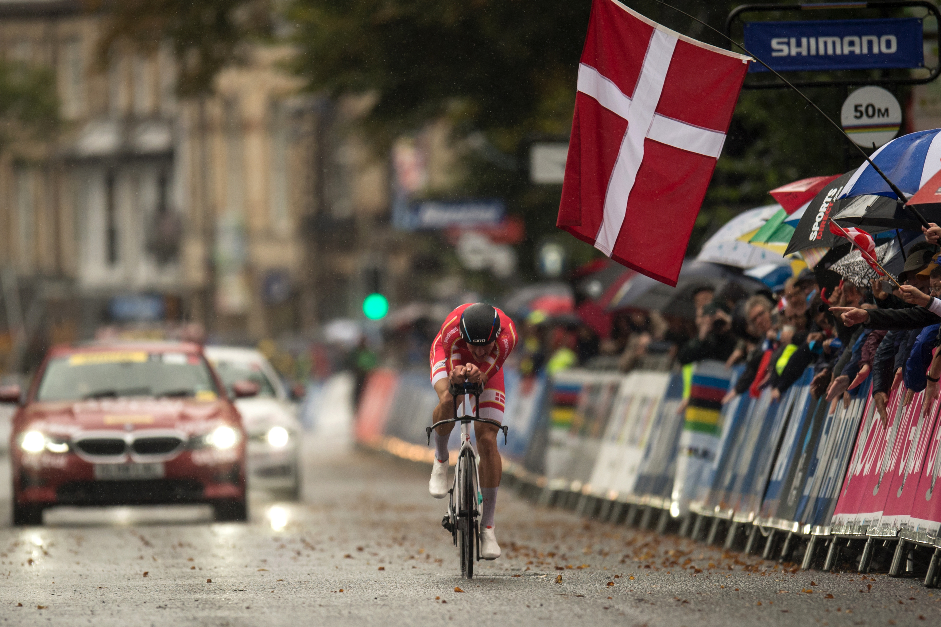 El ecuatoriano Richard Carapaz, ganador del último Giro de Italia, y el colombiano Nairo Quintana también dijeron adiós, como el reciente vencedor de la Vuelta a España, el esloveno Primoz Roglic