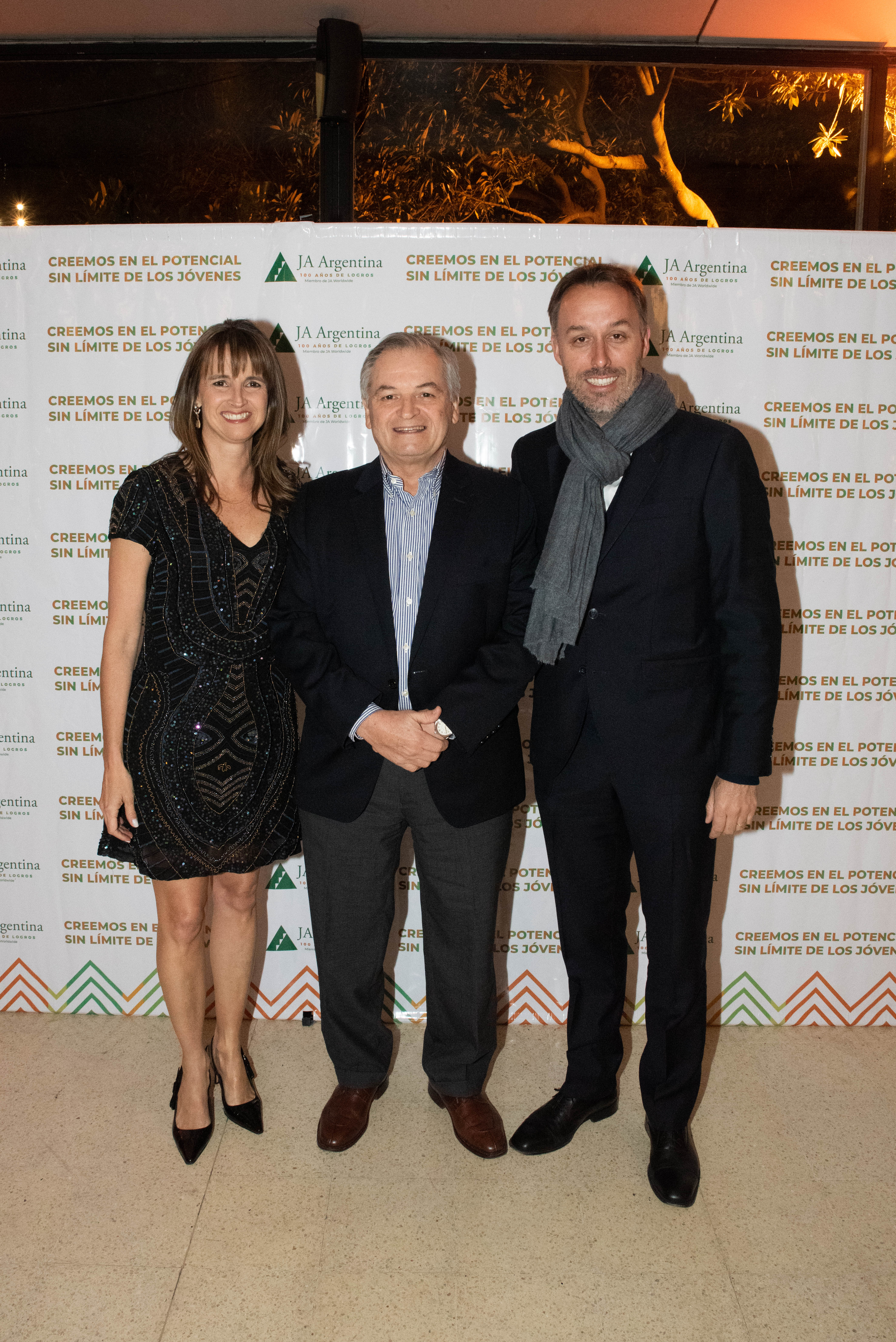 Los anfitriones de la cena junto al socio Fundador de Suárez Battán & Asociados, Eduardo Suárez Battán