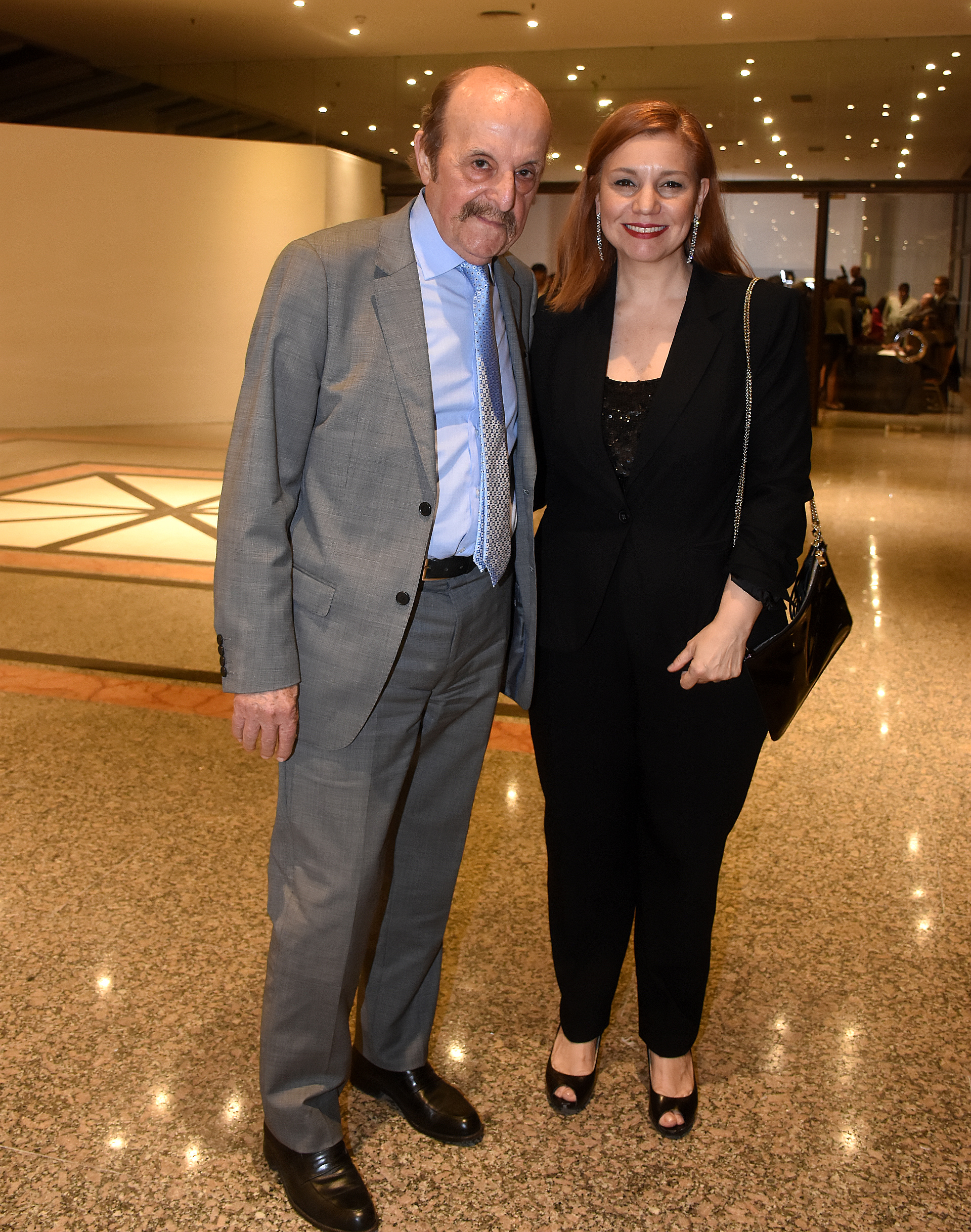 El escritor y pensador Julio Bárbaro junto a la diputada nacional, Karina Banfi