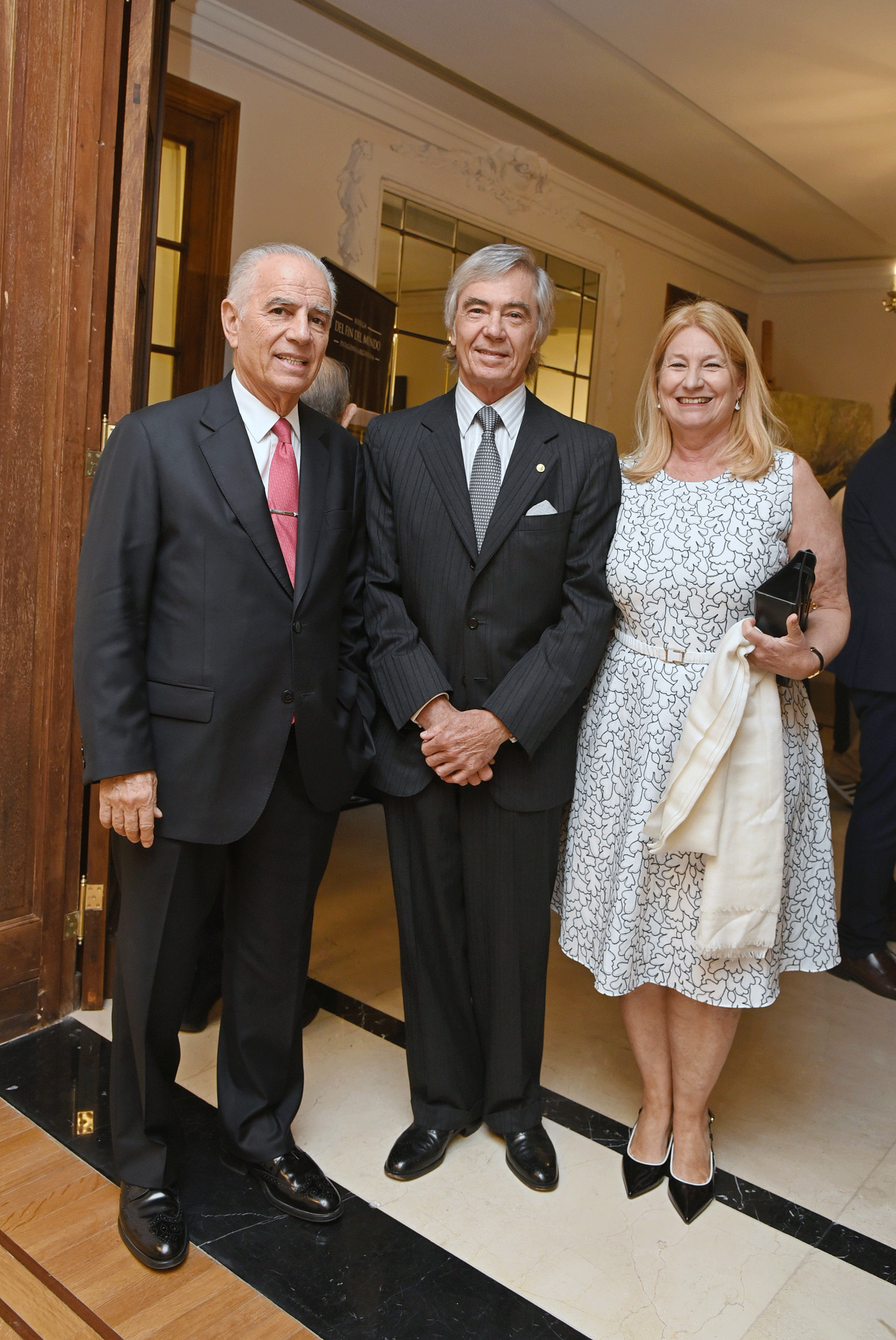 Alejandro Bulgheroni junto a Charlie Blaquier y María Taquini de Blaquier