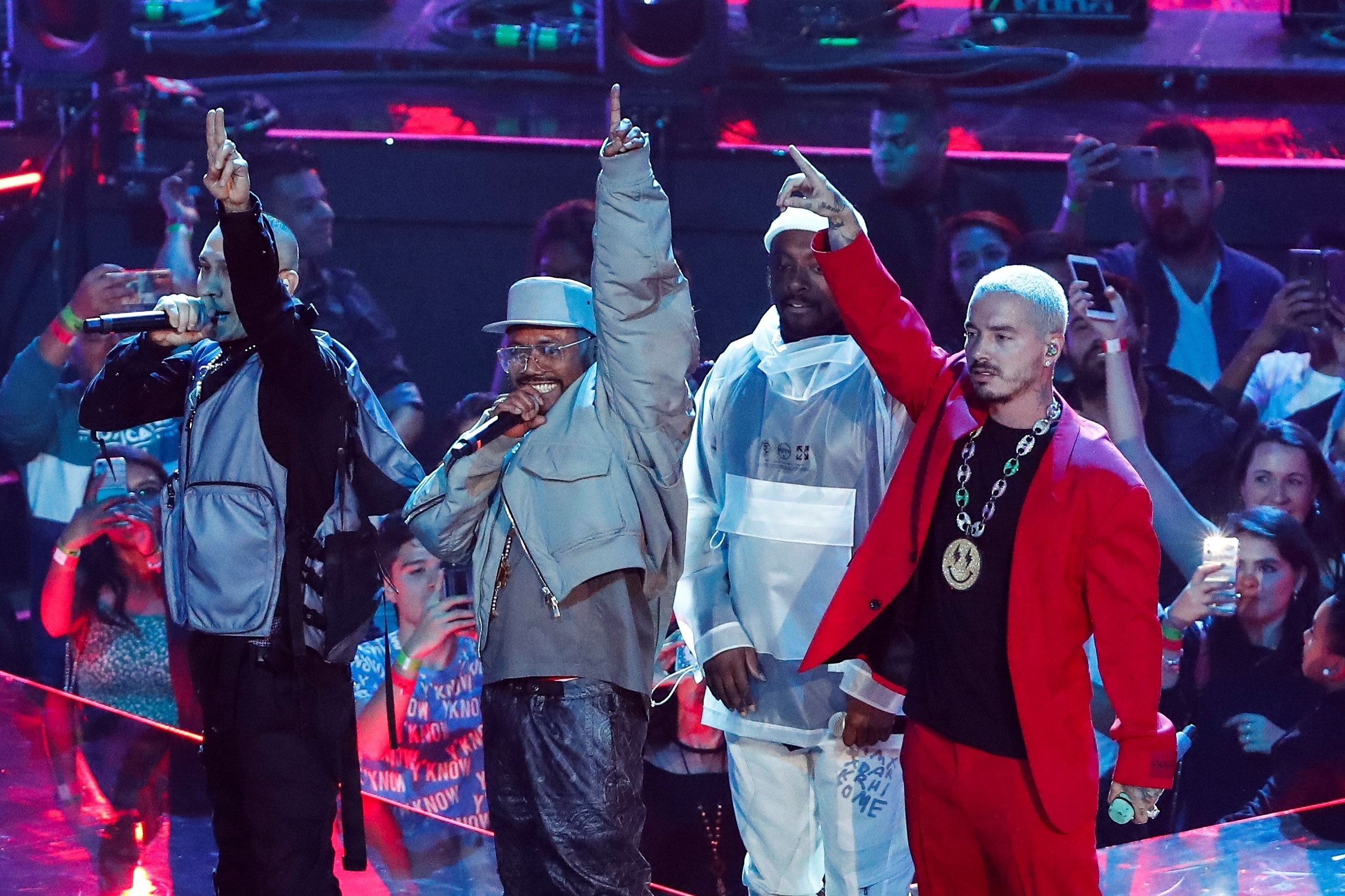 The Black Eyed Peas y J Balvin (Foto: EFE/ Jose Mendez)