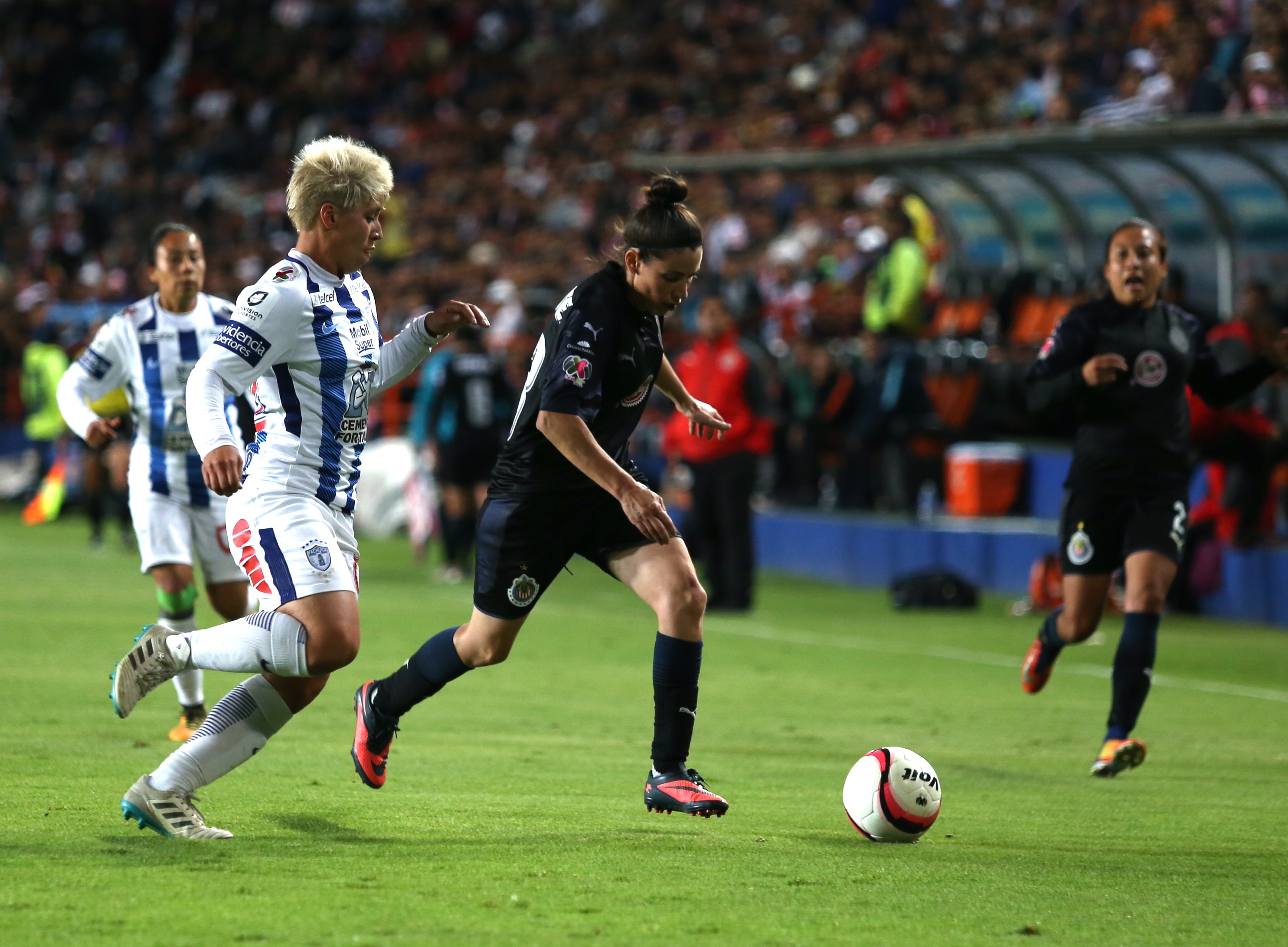 Pachuca, Hidalgo, 20 de noviembre 2016, Las Tuzas del Pachuca ganaron dos goles por cero a las Chivas del Guadalajara en el partido de ida de la final de la liga femenil 2017 (Foto: Cuartoscuro)