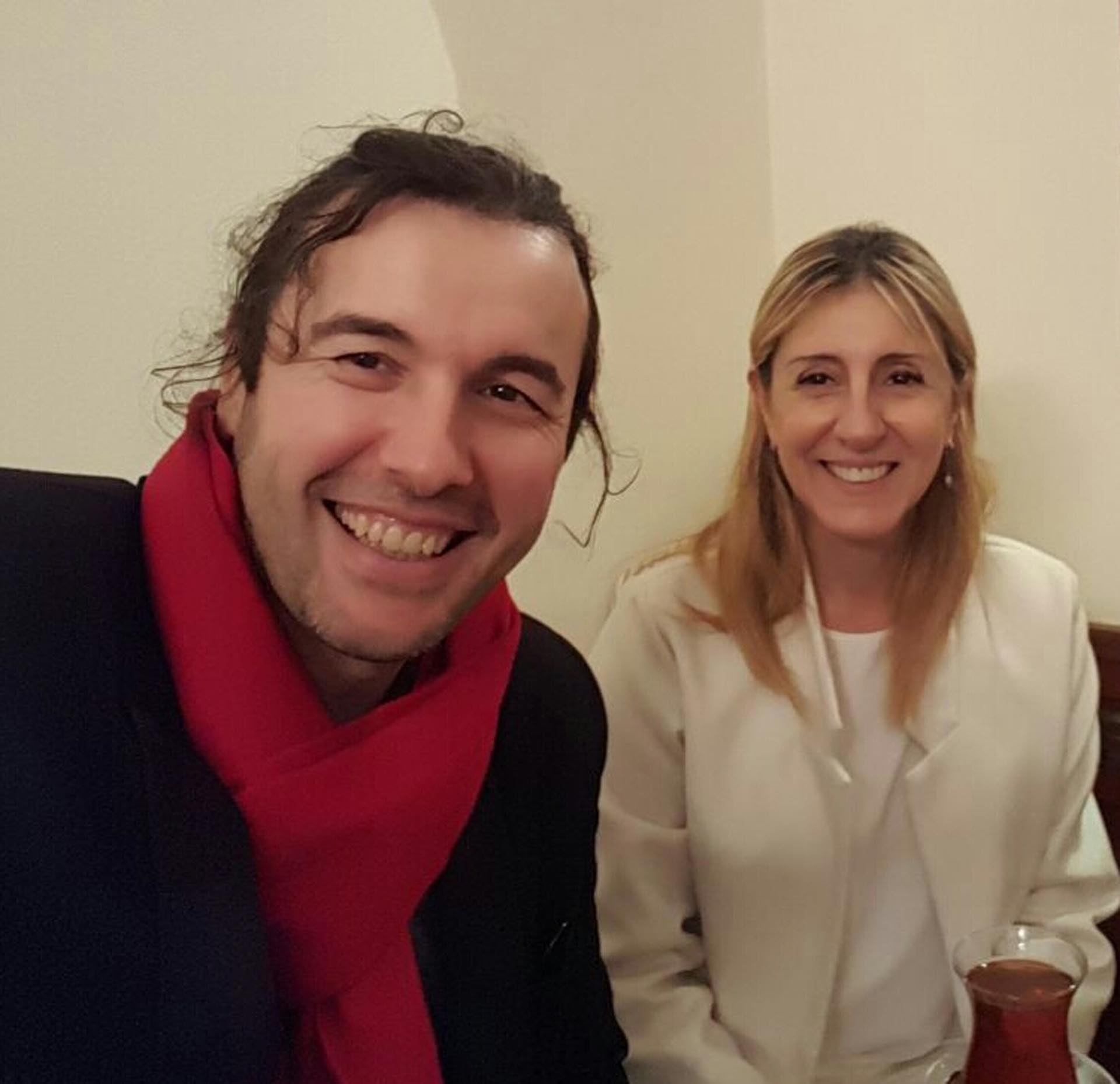 Ergün Demir junto a María De Cicco