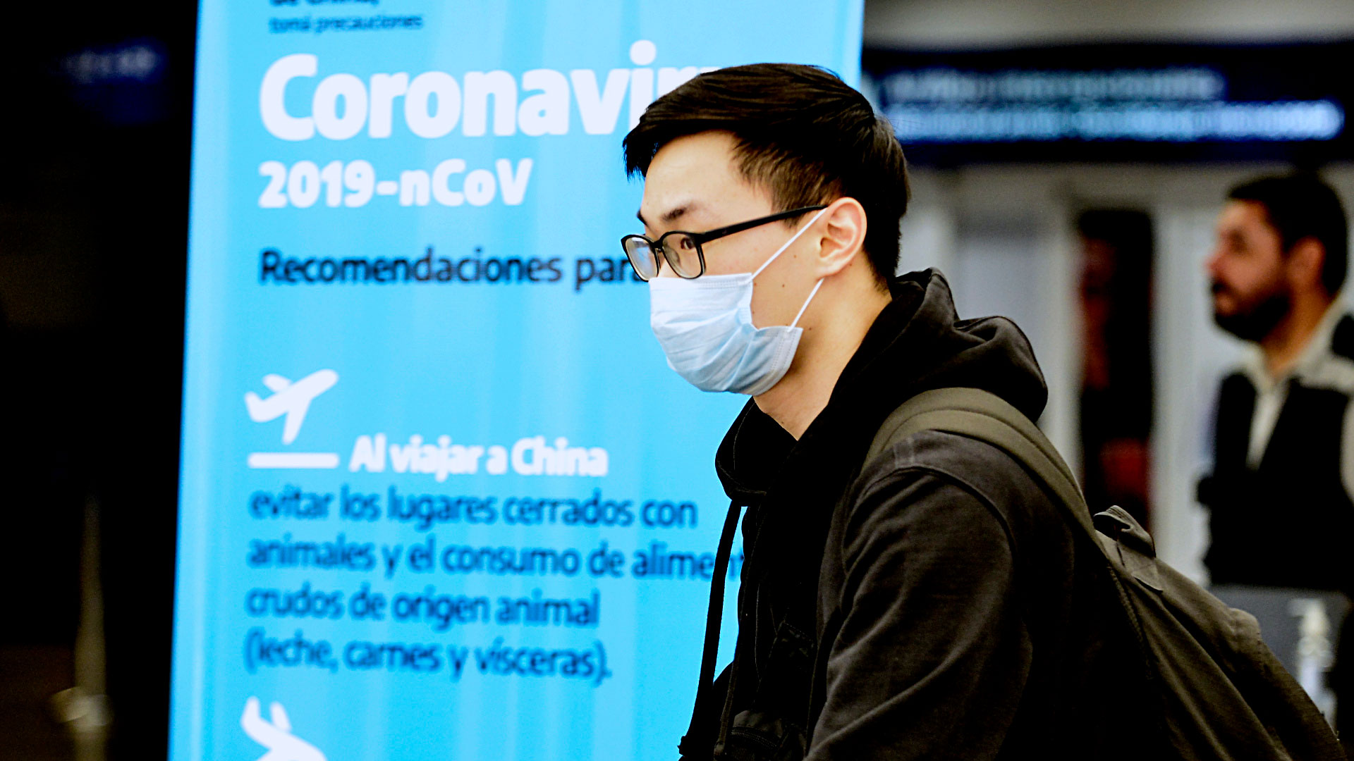 De acuerdo a el relato de uno de los presentes en la aeronave, muchas de los personas decidieron colocarse barbijos por motus propios, los cuales habían comprado antes de despegar, ya que desde la tripulación de American Airlines dijeron no disponer de esos protectores