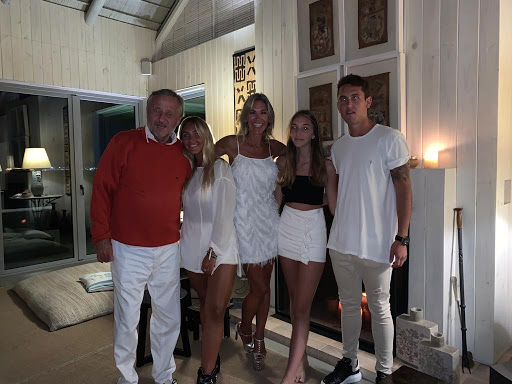 Cristiano Rattazzi esperó la llegada del Año Nuevo en Villa Azul, su casa en Manantiales, junto a Gabriela Castellani y sus hijos Catalina, Justine y Patricio