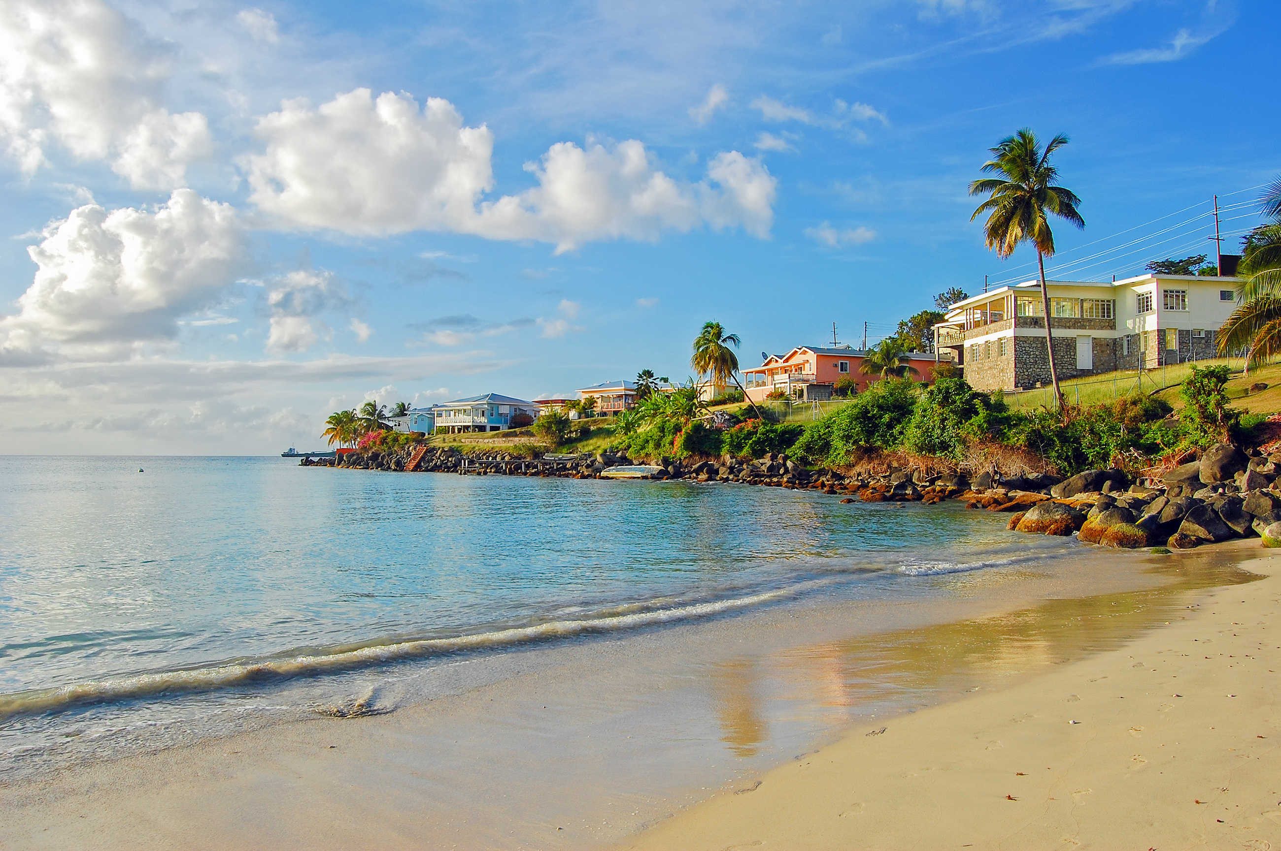 Ubicada en la nación isleña de Granada, Grand Anse Beach está adornada por su elemento cultural, ya que los viajeros notan que ninguna otra playa es más representativa del estilo de vida caribeño. Es cierto: la comida, la gente y la energía es todo lo que cualquiera desea experimentar en unas vacaciones perfectas en el Caribe