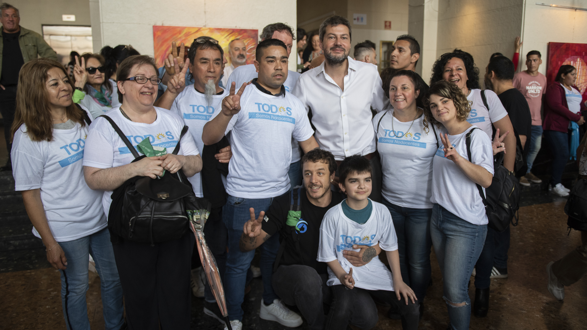 Matías Lammens, graduado de Derecho, se sacó varias fotos con militantes y estudiantes
