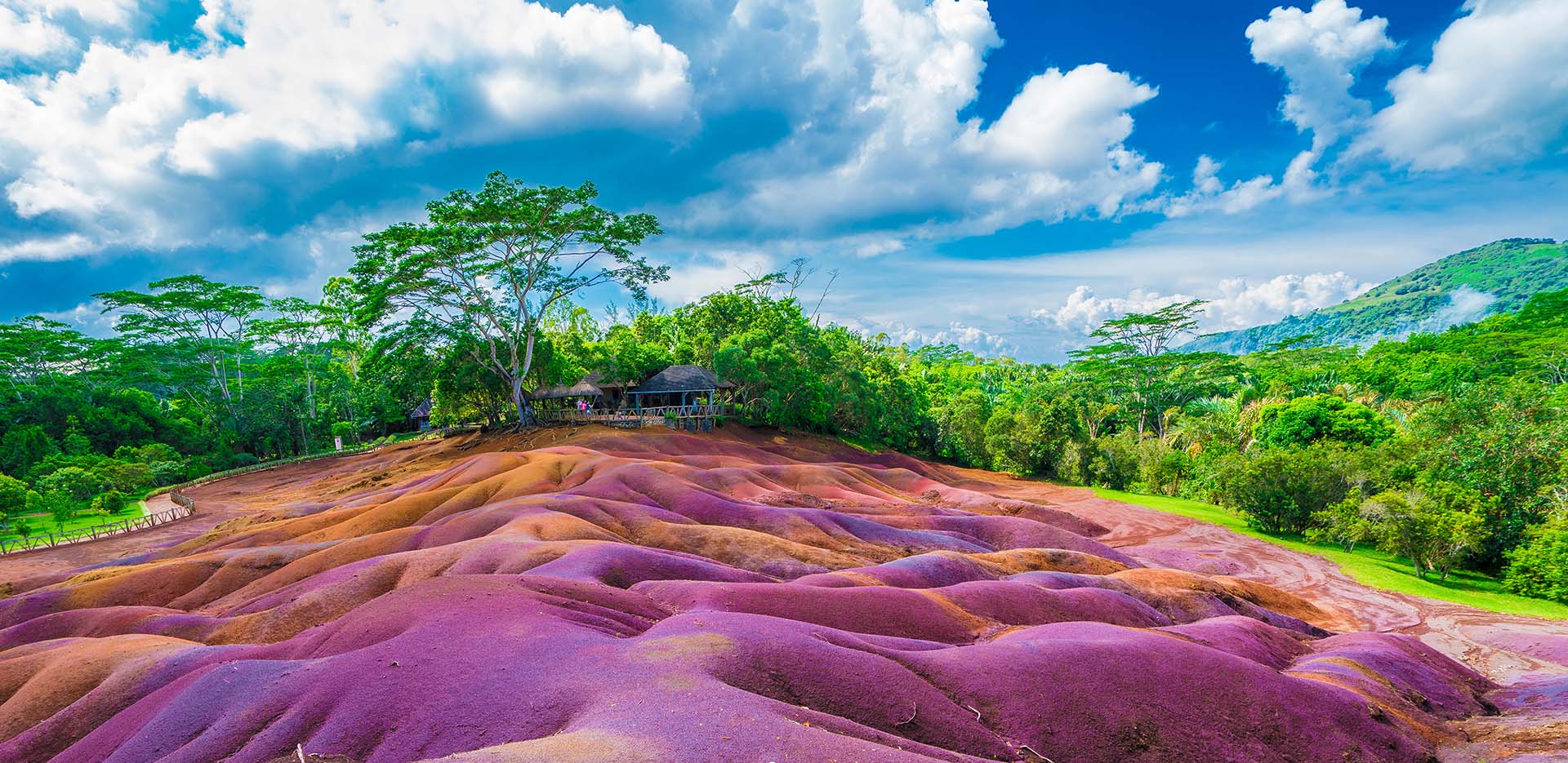 Instagram y Pinterest han creado un renovado interés en esta isla en el Océano Índico, gracias a su “cascada submarina”, una escorrentía visualmente impresionante de arena y limo que se ve mejor desde arriba. Aproximadamente a 885 km al este de Madagascar, Mauricio también puede ser el hogar de un continente perdido que se esconde debajo de las olas