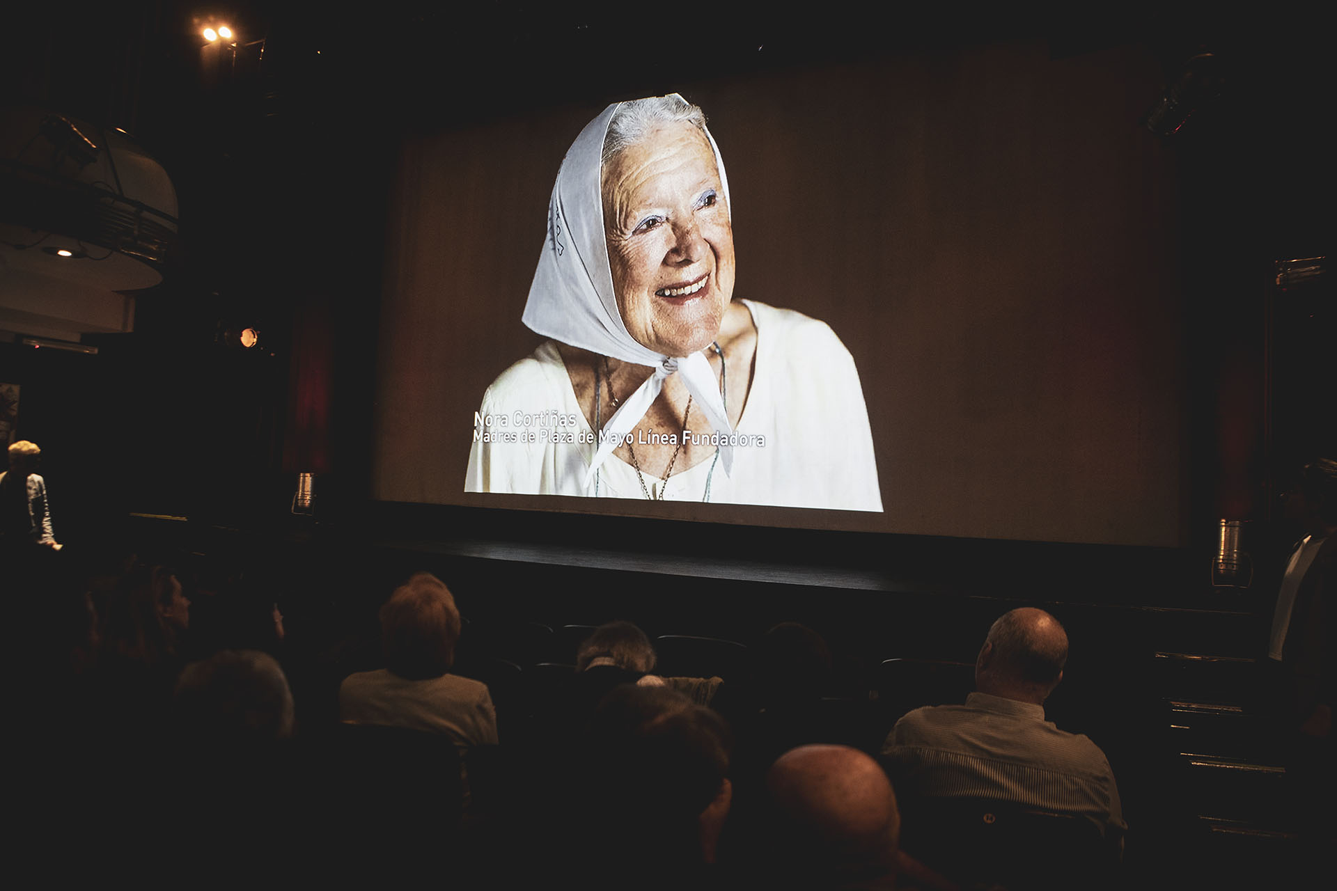 Nora Cortiñas, en la pantalla del NDTeatro