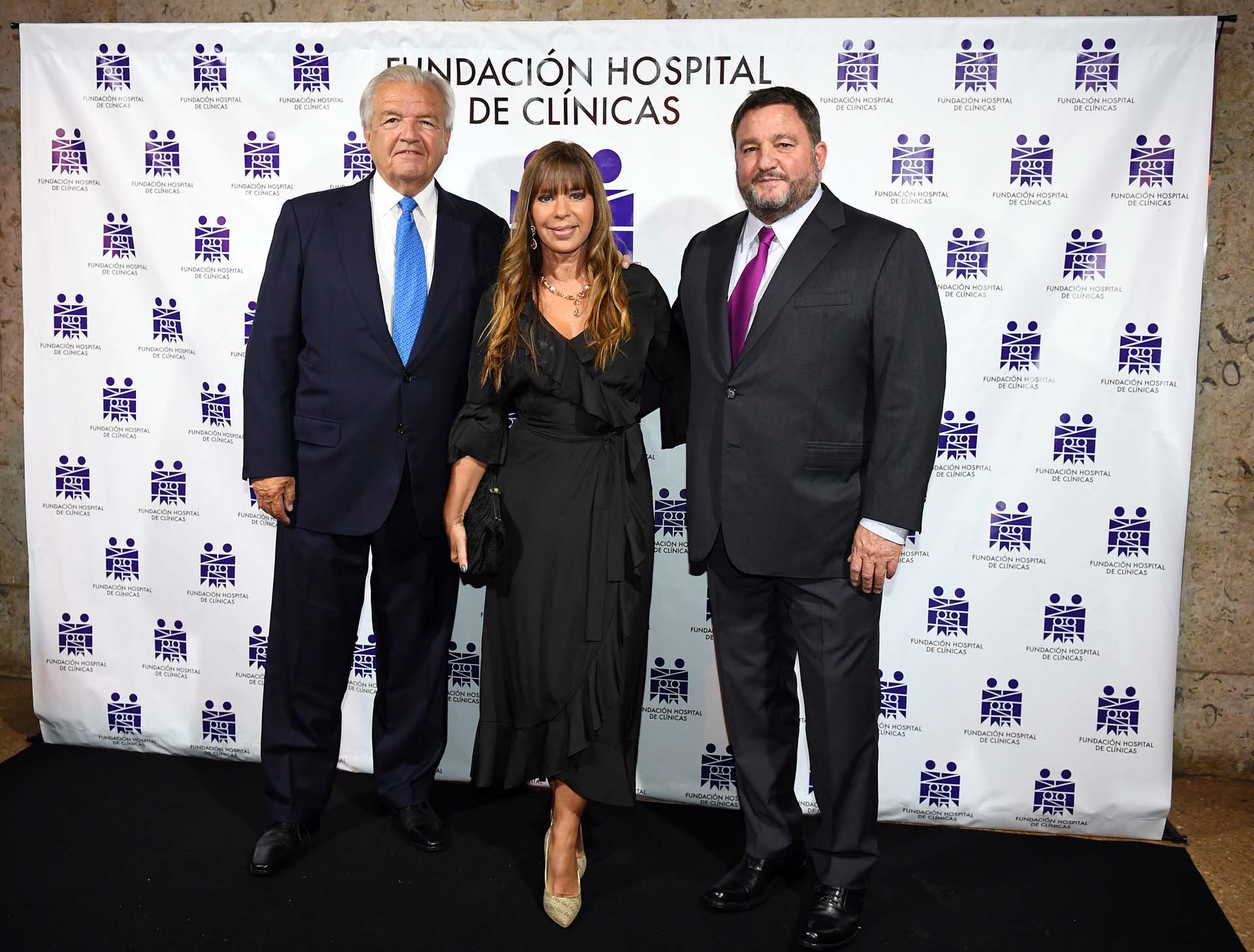Luis Betnaza (Techint) y su mujer junto a Alejandro Macfarlane