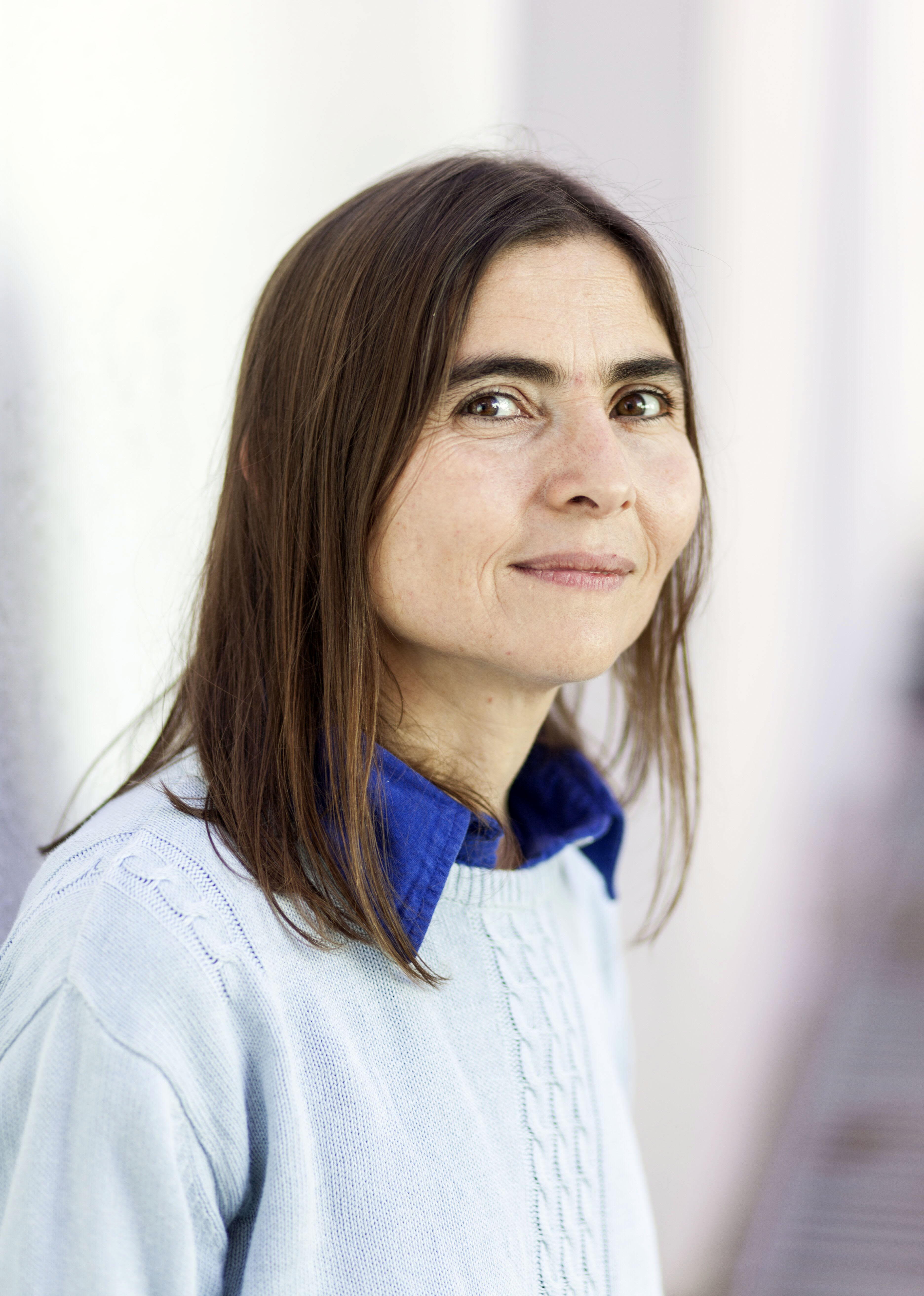 Buenos Aires: En "Saltar soga en la noche", Roberta Iannamico construye un universo de enigma y terror para los más chicos, a partir de una veintena de textos que recuperan elementos tradicionales del género -monstruos, lobos, la noche- y juegan con la sonoridad de la poesía para contar historias sobrenaturales con la contundencia que habilita el trabajo profundo de la palabra poética. Foto: Prensa/Télam/cbri 19122019
