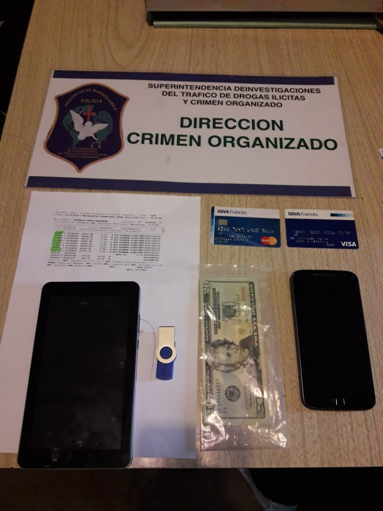 Algunos de los elementos secuestrados en los allanamientos