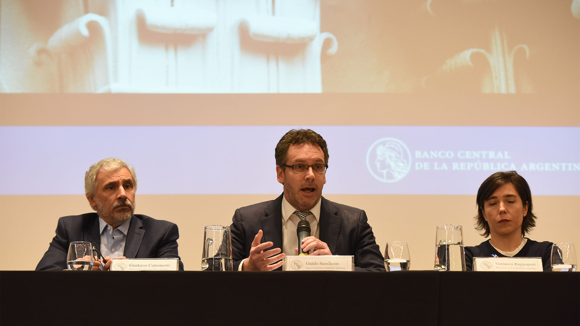 Guido Sandleris (centro), presidente del BCRA. (Franco Fafasuli)