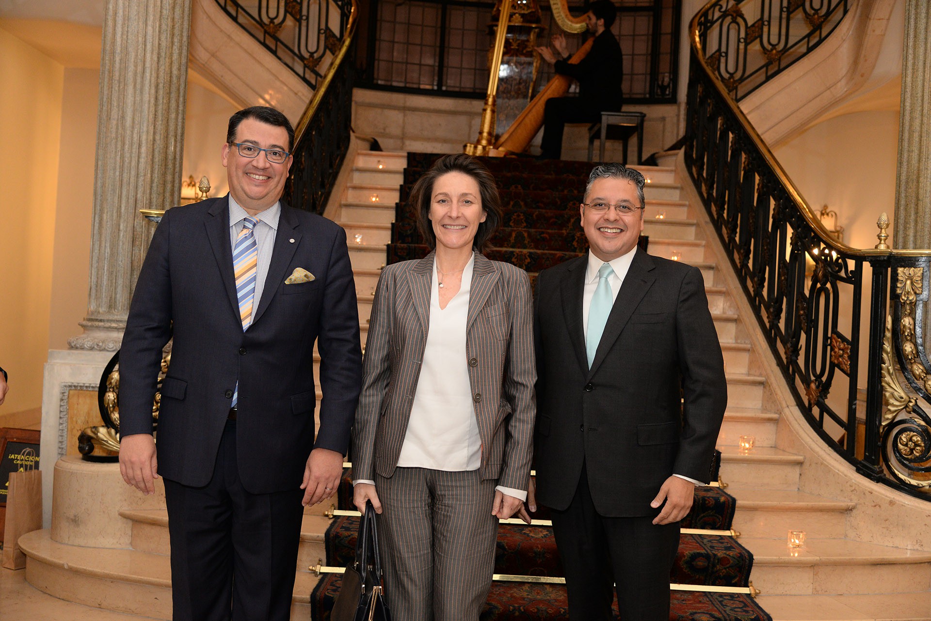 Tulio Hochkoeppler y Ariel Blufstein reciben a la embajadora de la Unión Europea, Aude Maio-Coliche