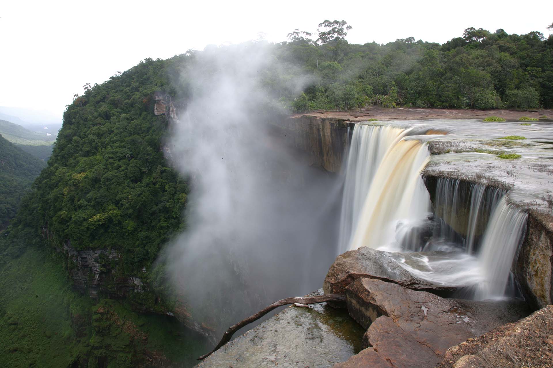 Cataratas de Kaieteur en el Parque Nacional Potaro (Shutterstock)