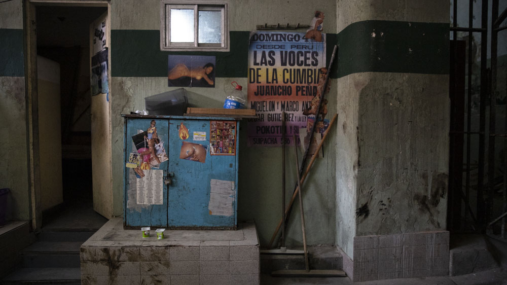 Son precisamente los colores los que ayudan a diferenciar mejor que ninguna otra cosa, los verdaderos testimonios en las paredes y las puestas en escena que dejó la televisión.