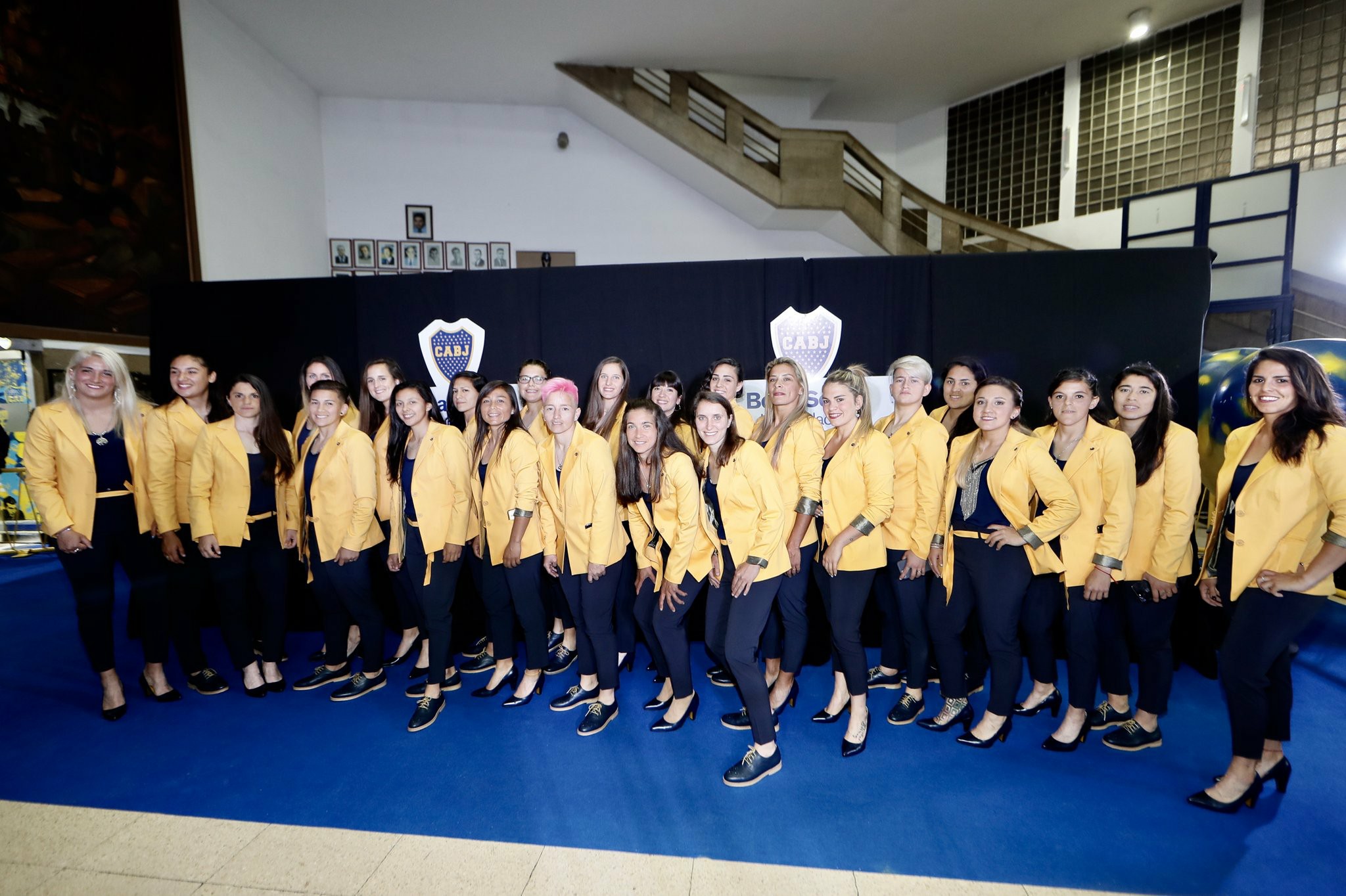 Las Gladiadoras, el equipo femenino de Boca, estuvo presente en el evento que se desarrolló en la mítica Bombonera (@BocaJrsOficial)