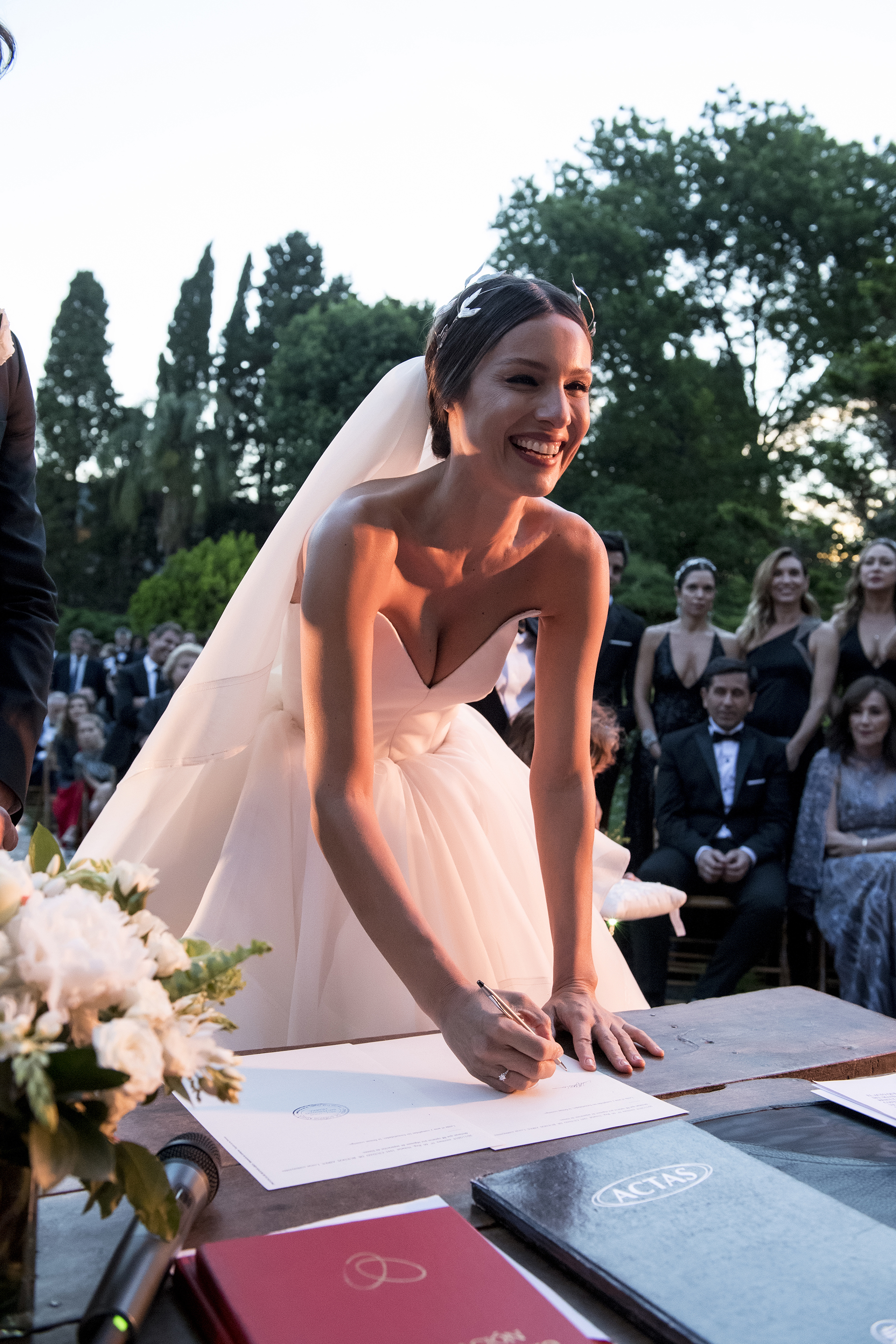 Pampita, oficialmente casada
