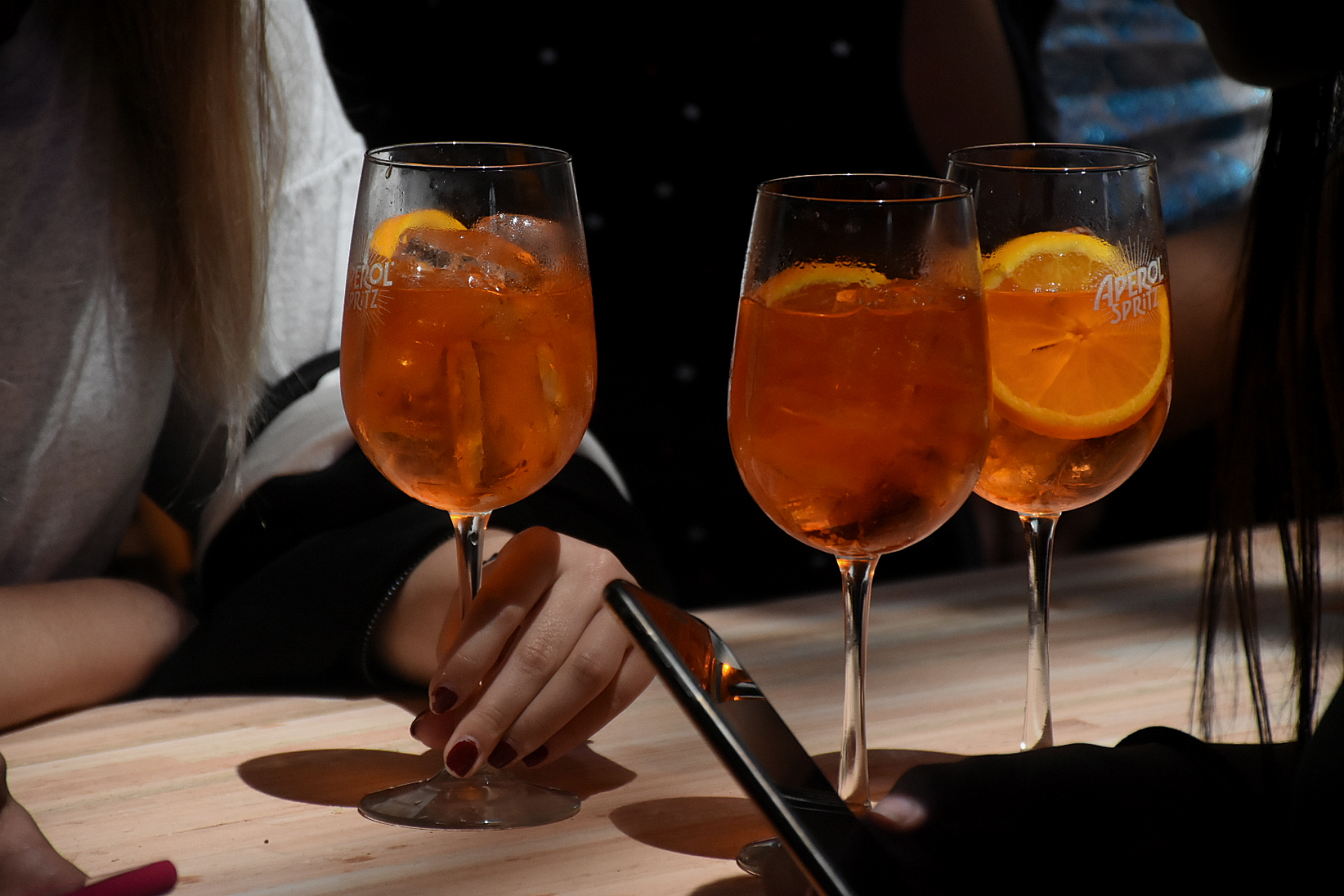 Aperitivos, arancini, porchetta, focaccia, aceite de oliva, aceto balsámico, mozzarella, panes artesanales, cannoli, sfogliatelle, pasticciotti, taralli, chacinados y embutidos típicos, helados artesanales, libros de cocina, cerveza italiana, pizza al “taglio”, café espresso y las mejores marcas del made in Italy algunas de las delicias presentes