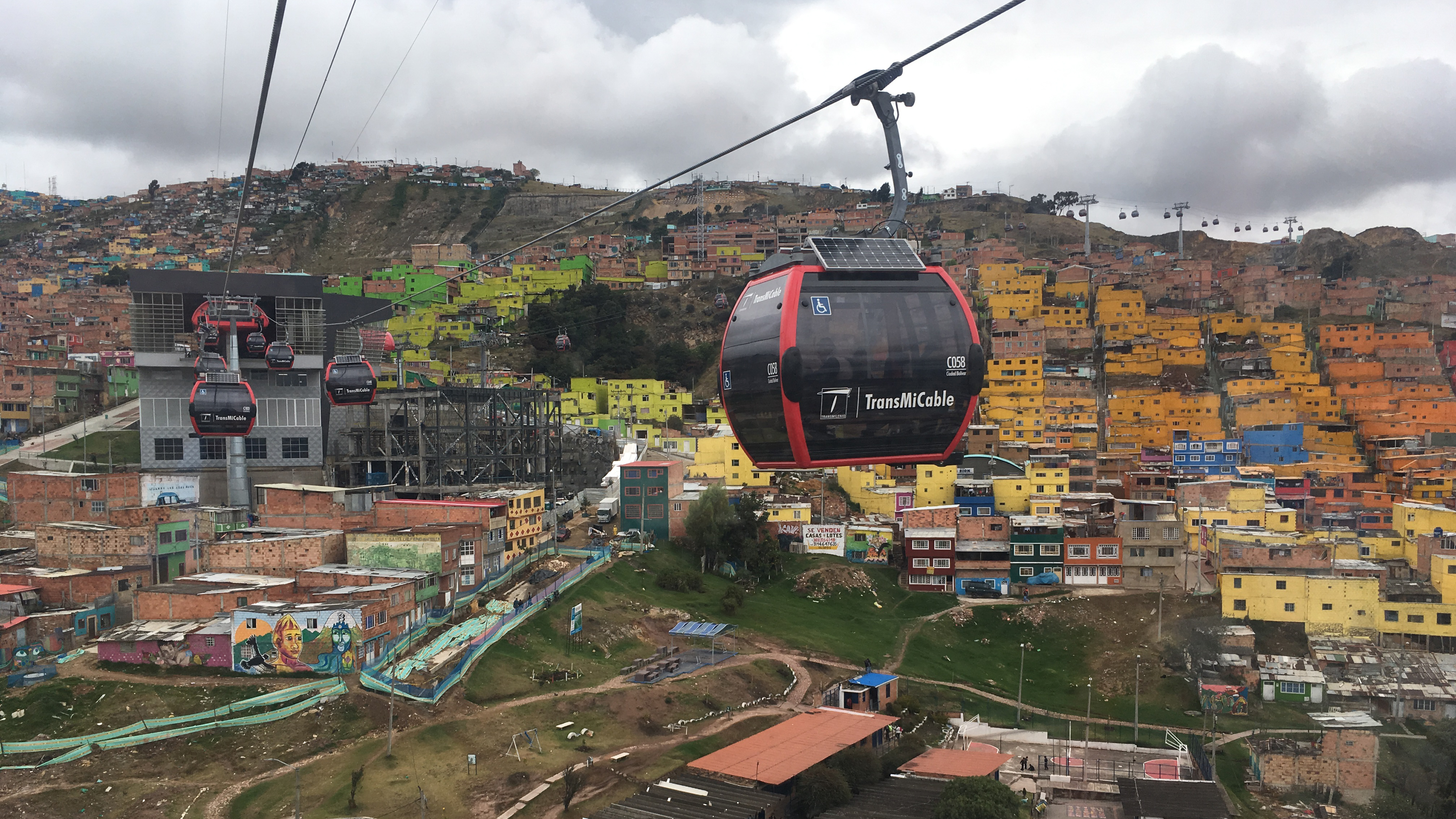 El Teleferico Que Llevo El Turismo A La Violenta Ciudad Bolivar De