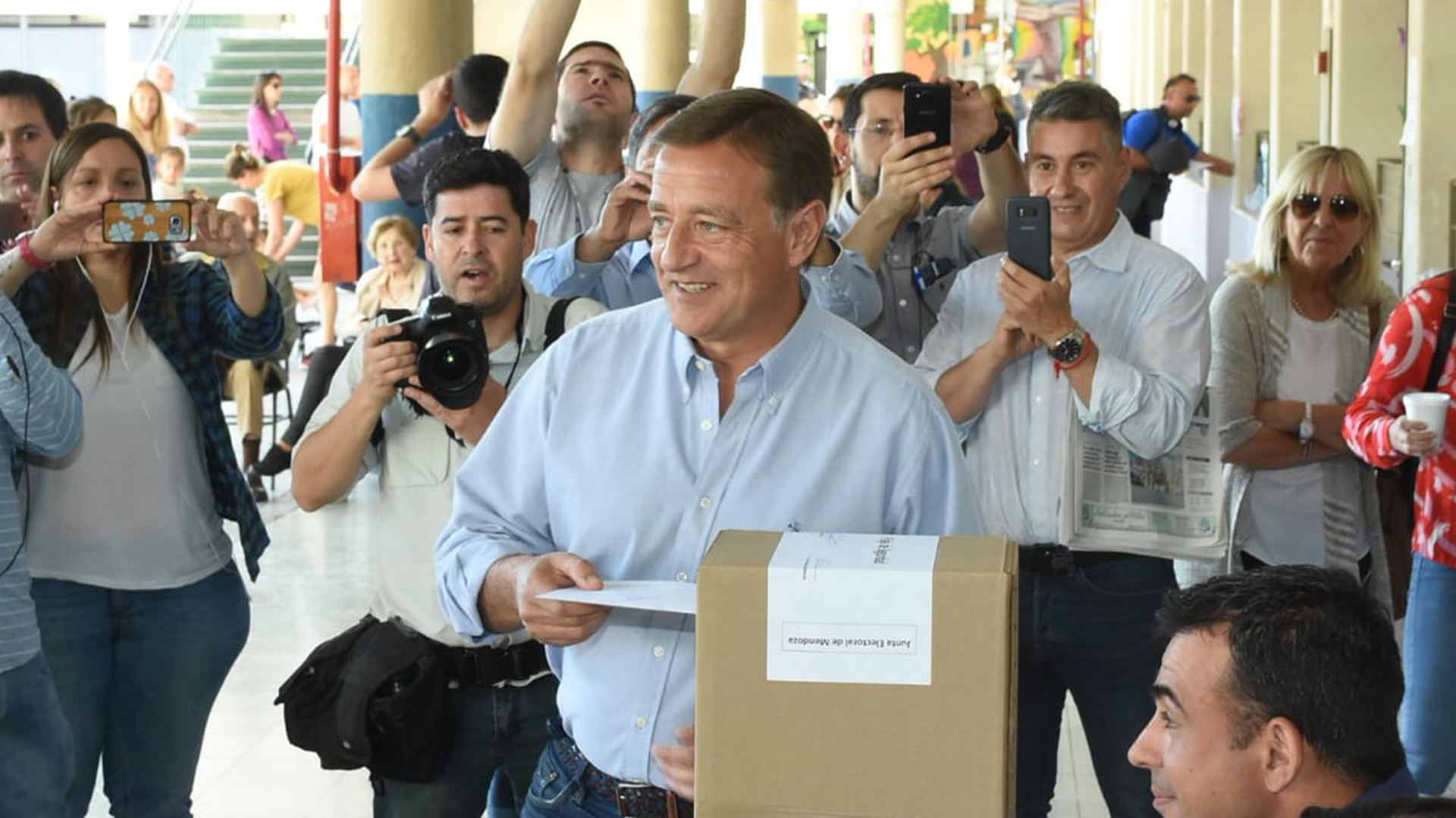 Rodolfo Suárez, candidato del oficilalismo fe el último en votar
