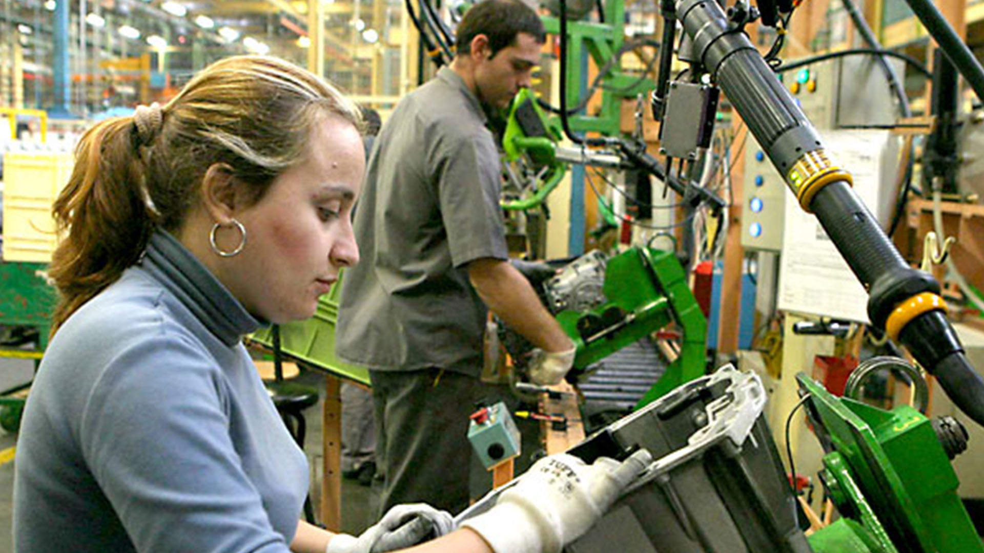 Las mujeres de entre 30 y 64 años recuperaron terreno frente a los hombres en el mercado laboral