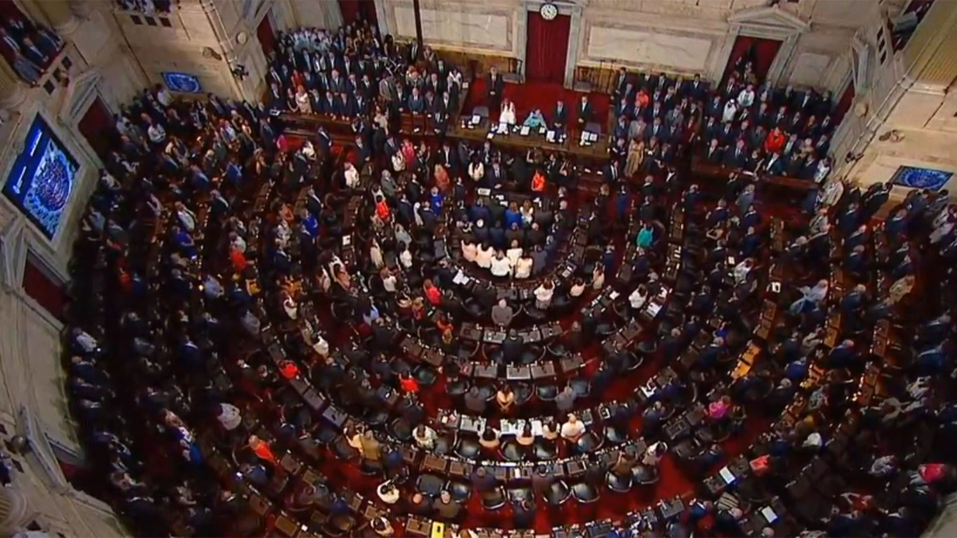 Imagen cenital del recinto de la Cámara de Diputados minutos antes de la jura de Alberto Fernández y Cristina Kirchner