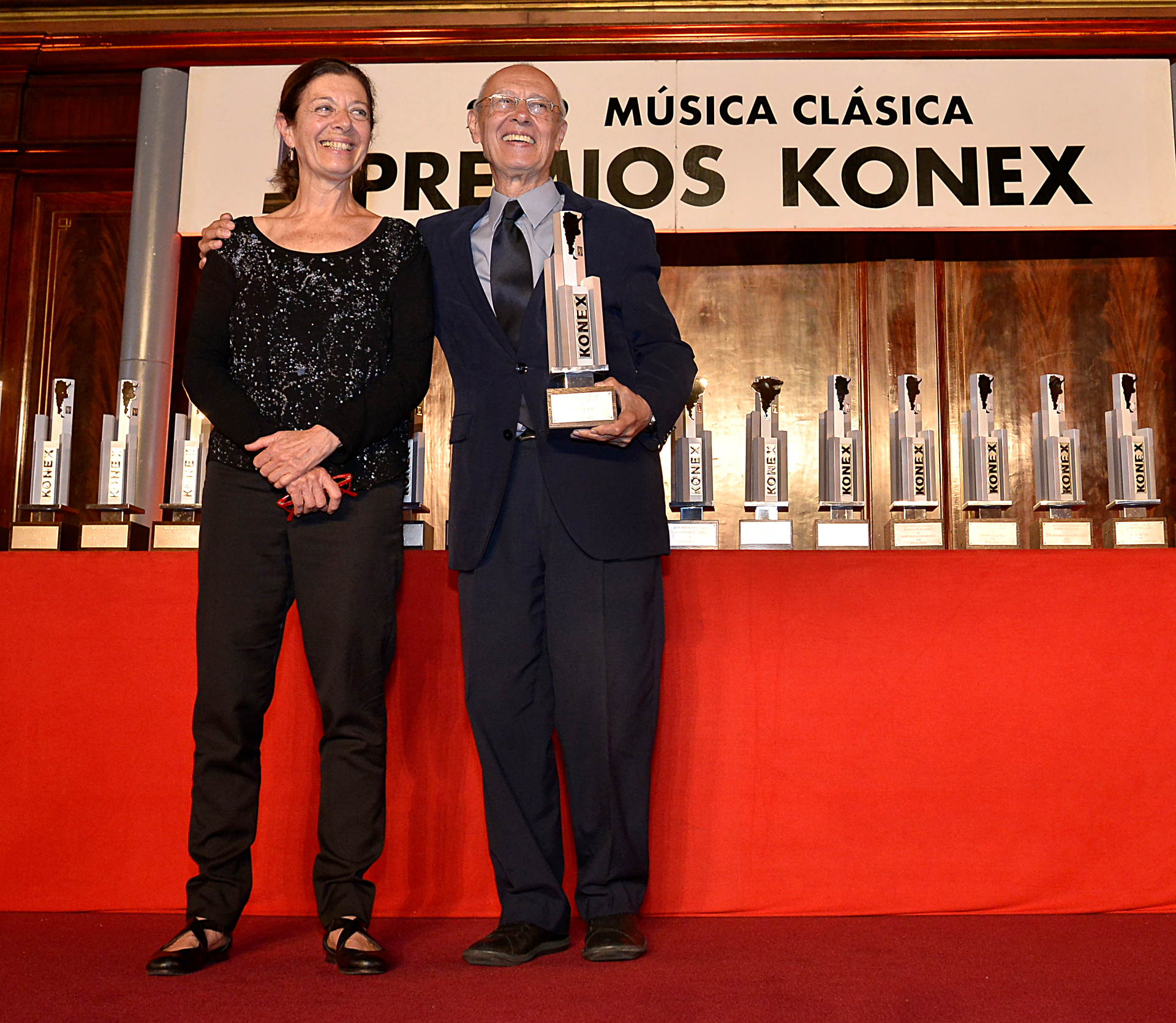 La periodista Laura Falcoff y el coreógrafo Oscar Araiz, el doble premiado de la noche