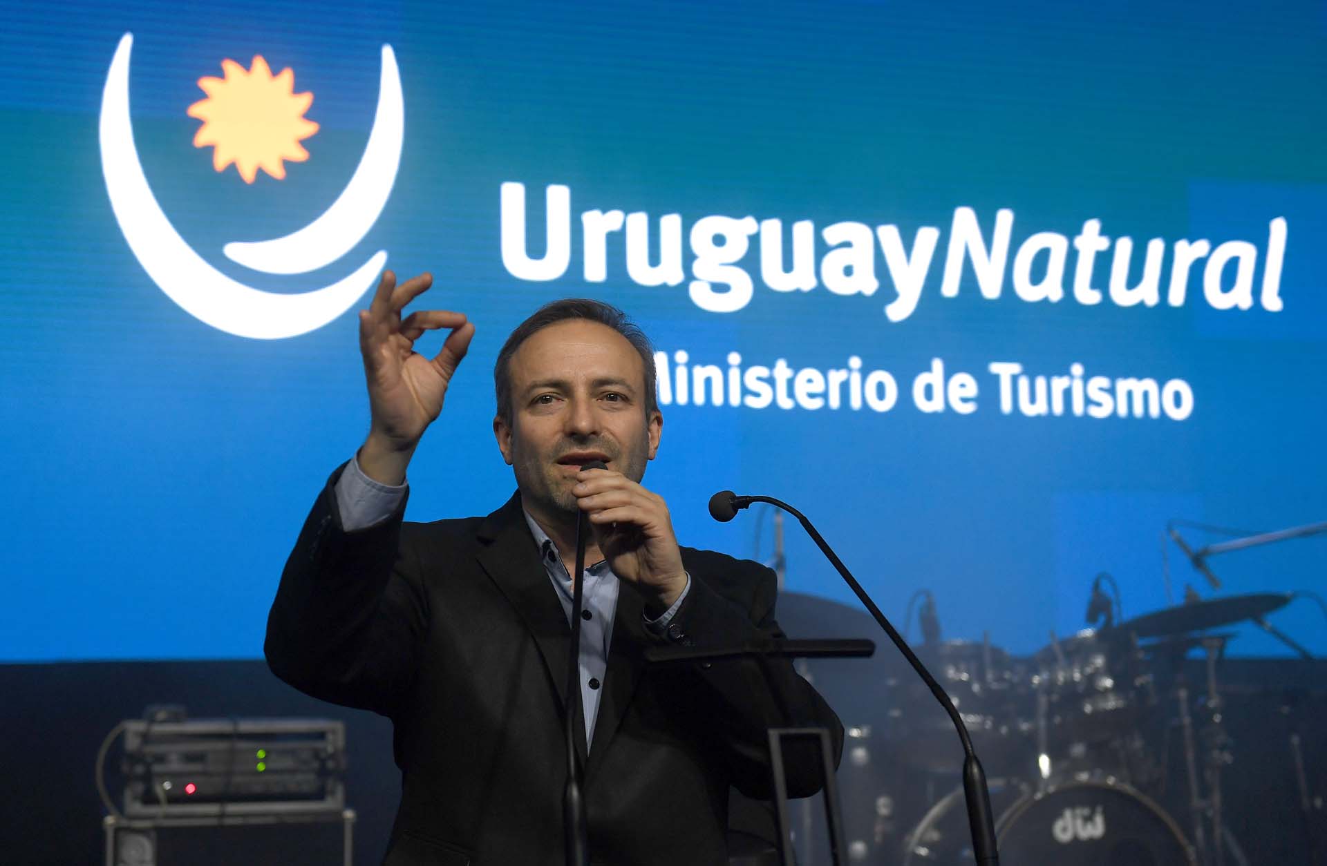 El conductor del evento, Sebastián Almada