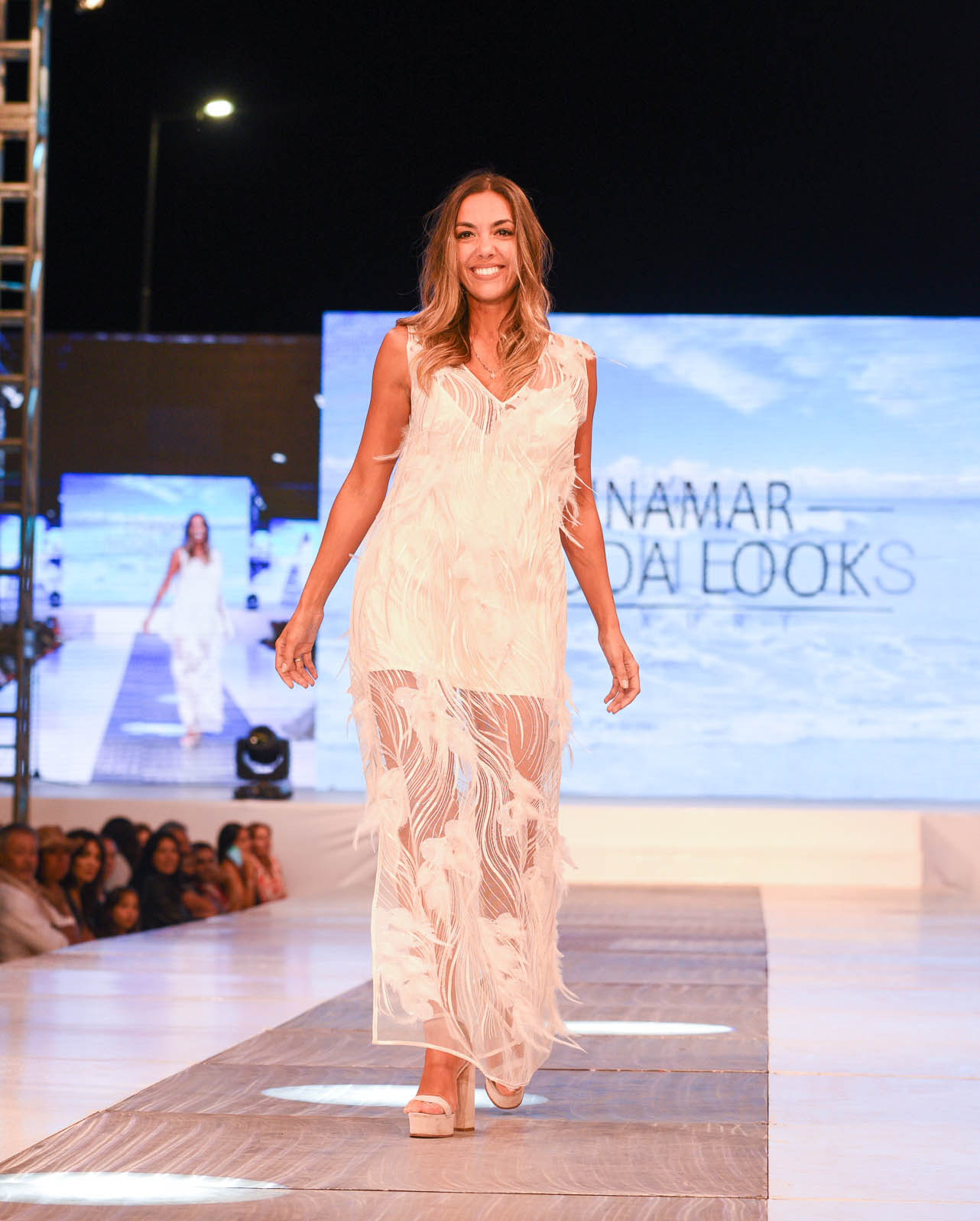 Glamour, diseño emergente y música caracterizaron el súper desfile de la temporada argentina en Pinamar